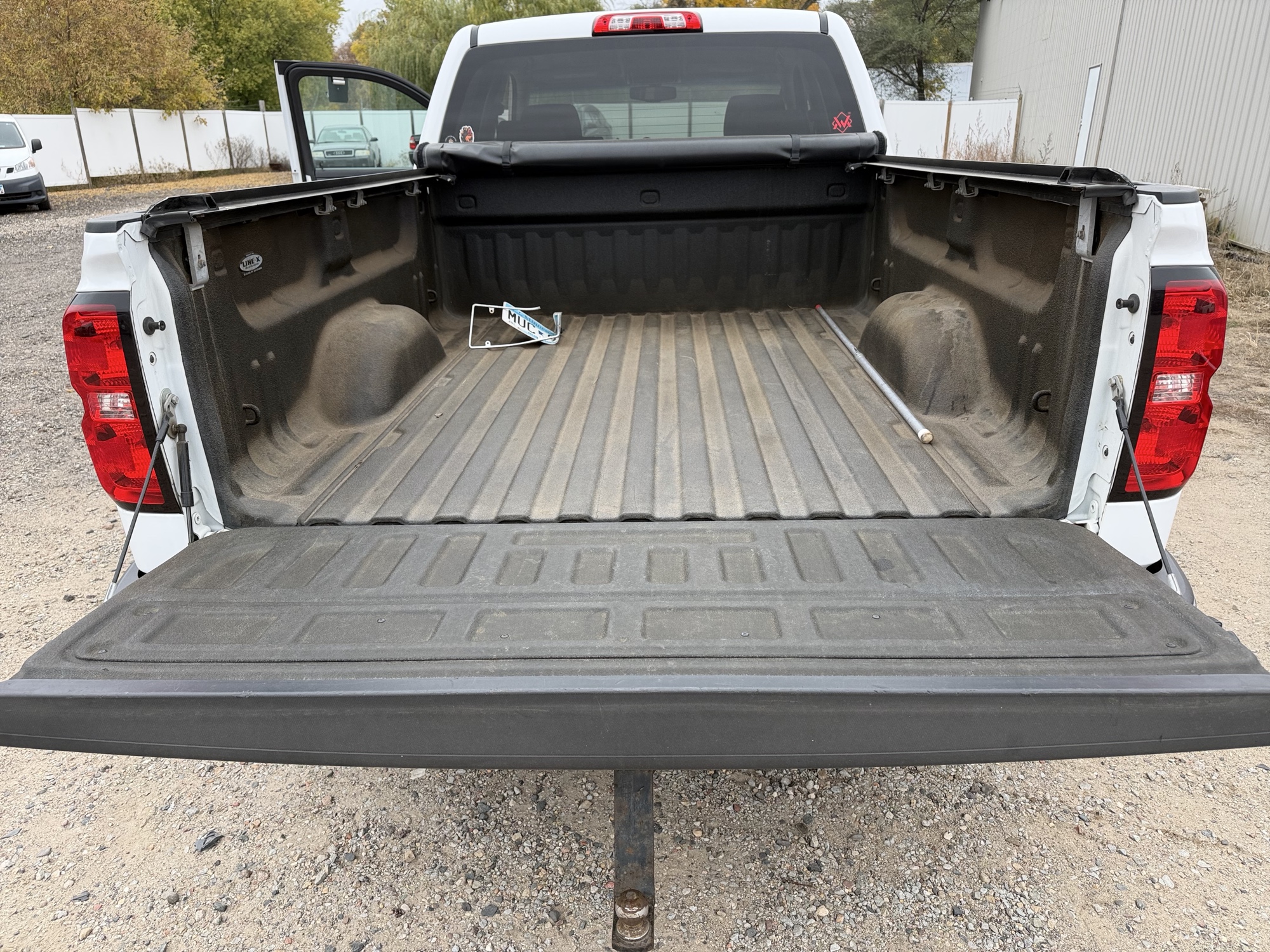 2015 chevrolet silverado-1500 lt-double-cab-4wd with 227035 miles for sale near Elk River, Minnesota 106748_26_trunk.jpg