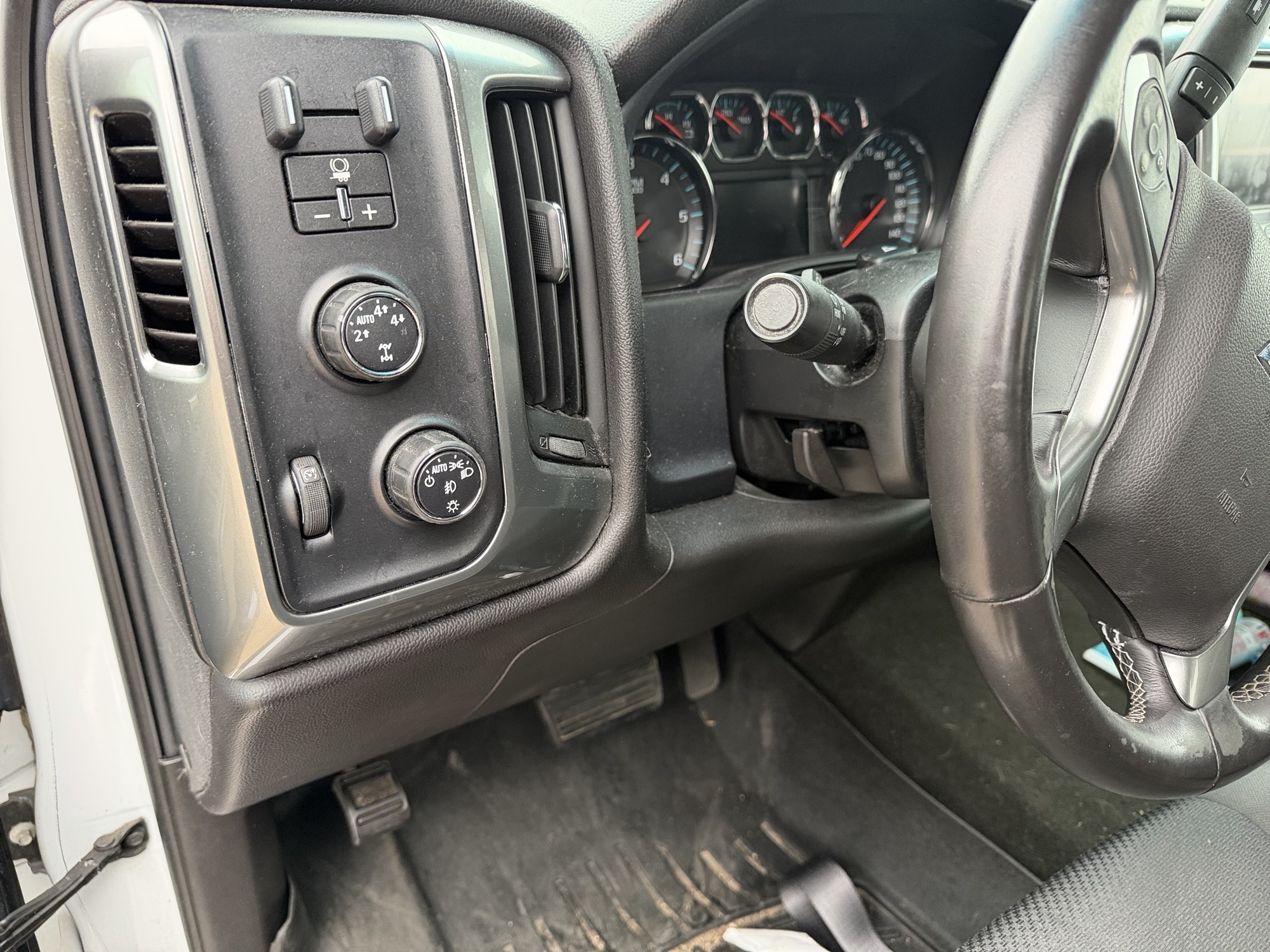 2015 chevrolet silverado-1500 lt-double-cab-4wd with 227035 miles for sale near Elk River, Minnesota 106748_37_left_of_steering_wheel.jpg
