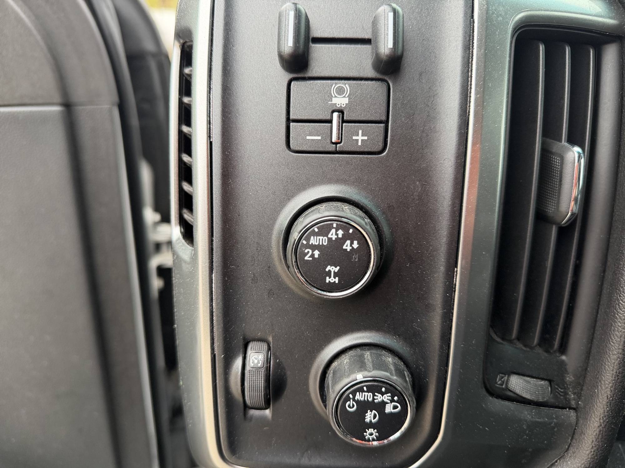 2015 chevrolet silverado-1500 lt-double-cab-4wd with 227035 miles for sale near Elk River, Minnesota 106748_38_4x4_switch.jpg