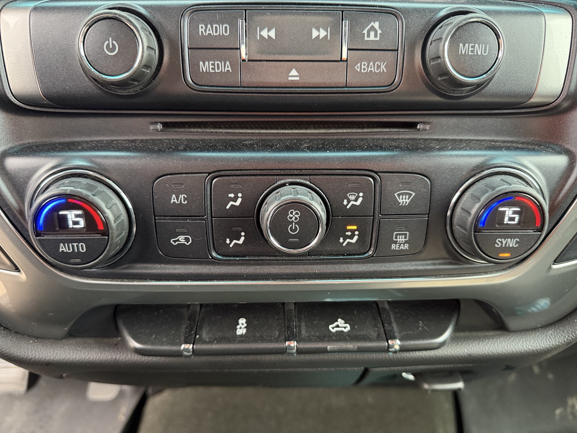 2015 chevrolet silverado-1500 lt-double-cab-4wd with 227035 miles for sale near Elk River, Minnesota 106748_40_climate_control.jpg