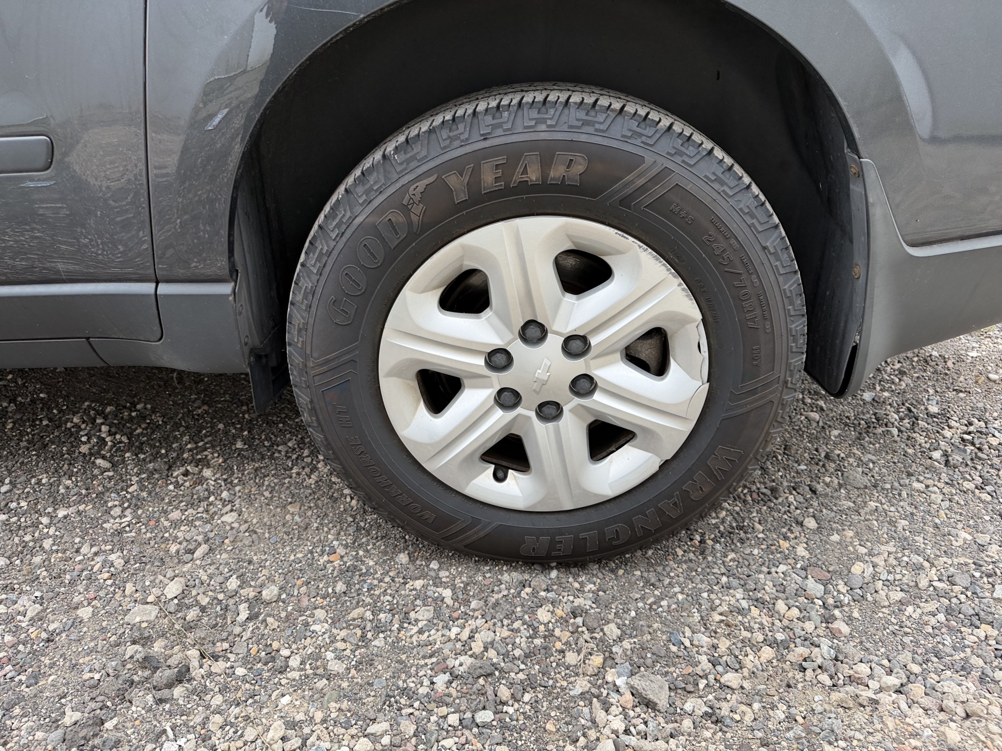 2014 chevrolet traverse ls-fwd with 145915 miles for sale near Elk River, Minnesota 106750_13_rear_drv_wheel.jpg