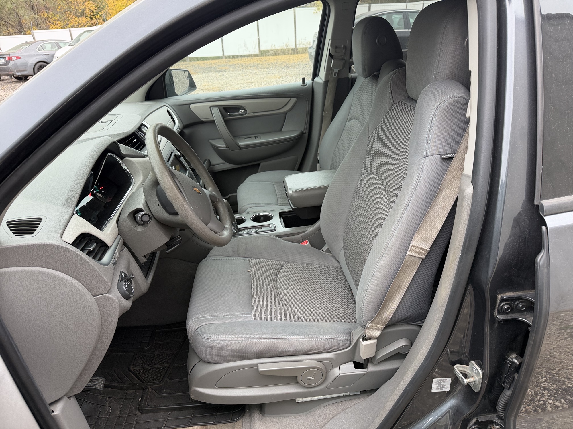 2014 chevrolet traverse ls-fwd with 145915 miles for sale near Elk River, Minnesota 106750_22_driver_seat.jpg