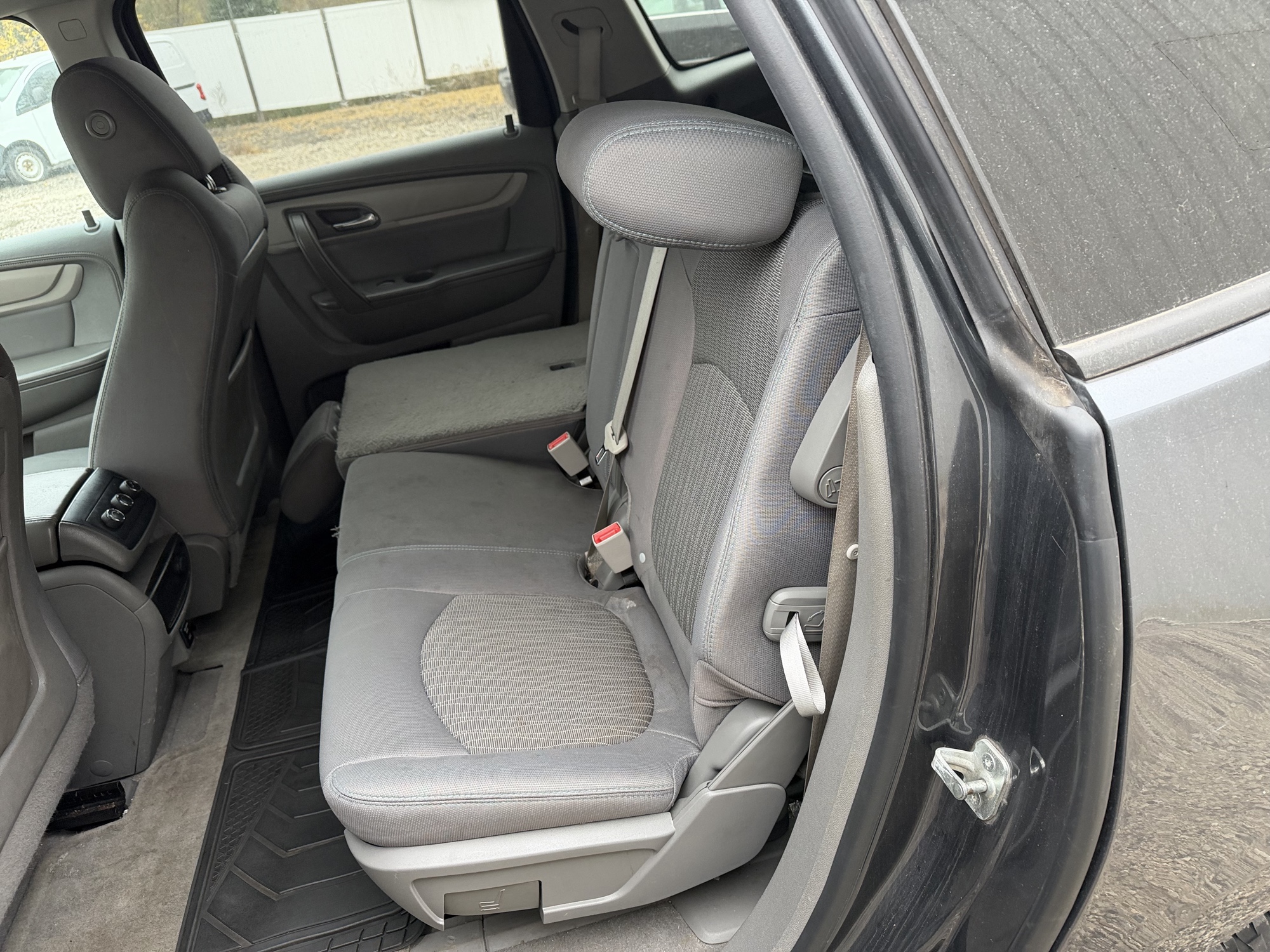 2014 chevrolet traverse ls-fwd with 145915 miles for sale near Elk River, Minnesota 106750_24_drv_rear_seat.jpg