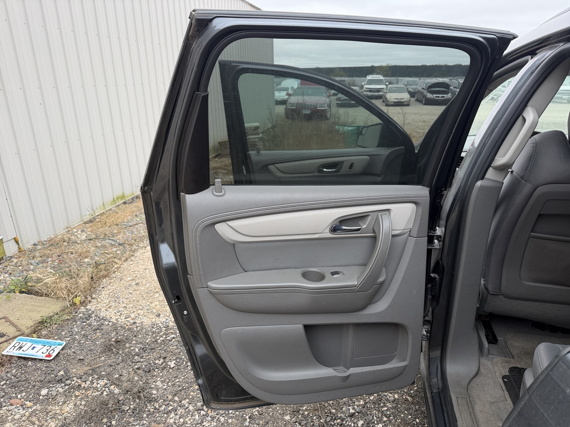2014 chevrolet traverse ls-fwd with 145915 miles for sale near Elk River, Minnesota 106750_25_drv_rear_door_panel.jpg
