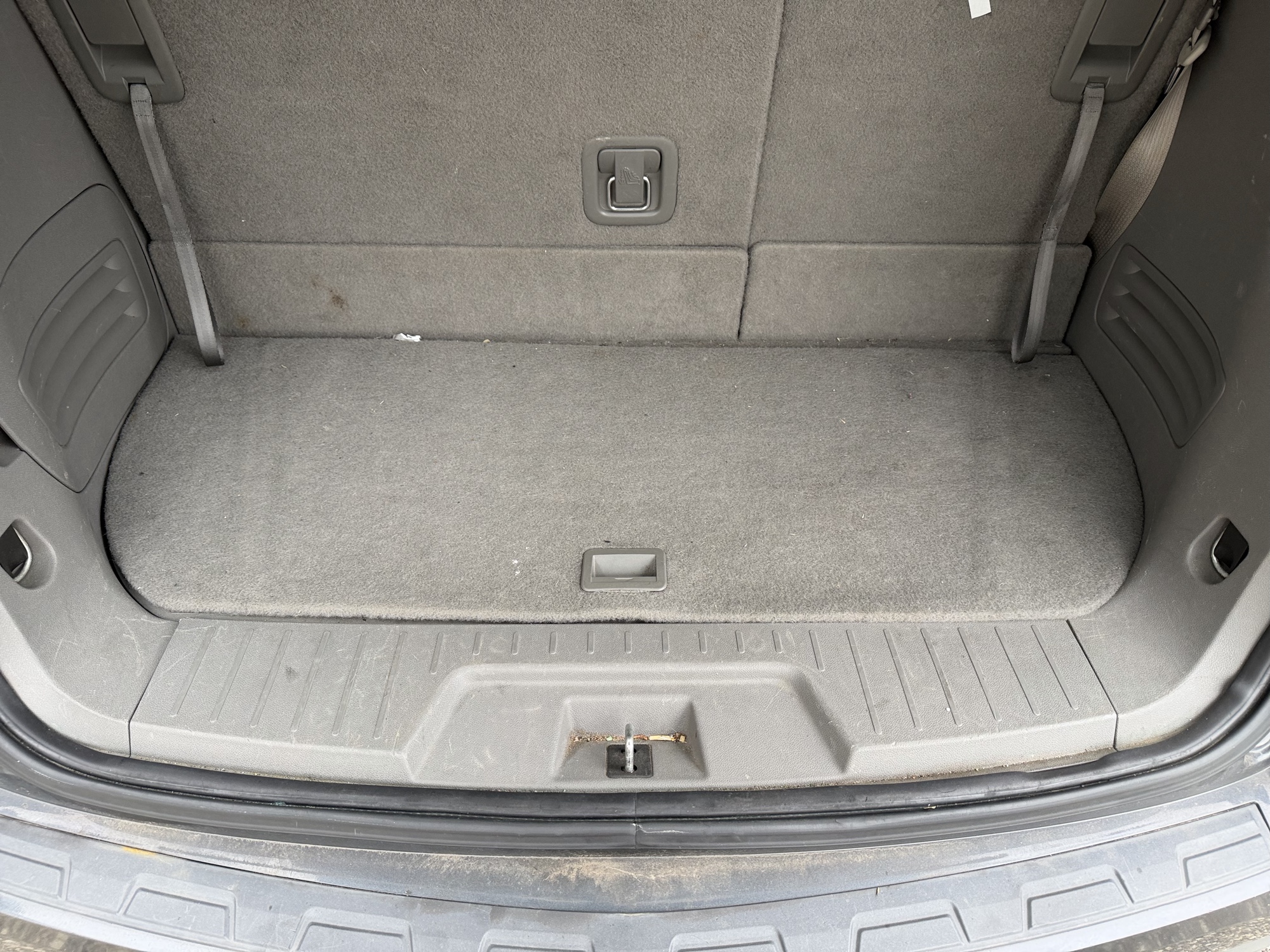 2014 chevrolet traverse ls-fwd with 145915 miles for sale near Elk River, Minnesota 106750_26_trunk.jpg