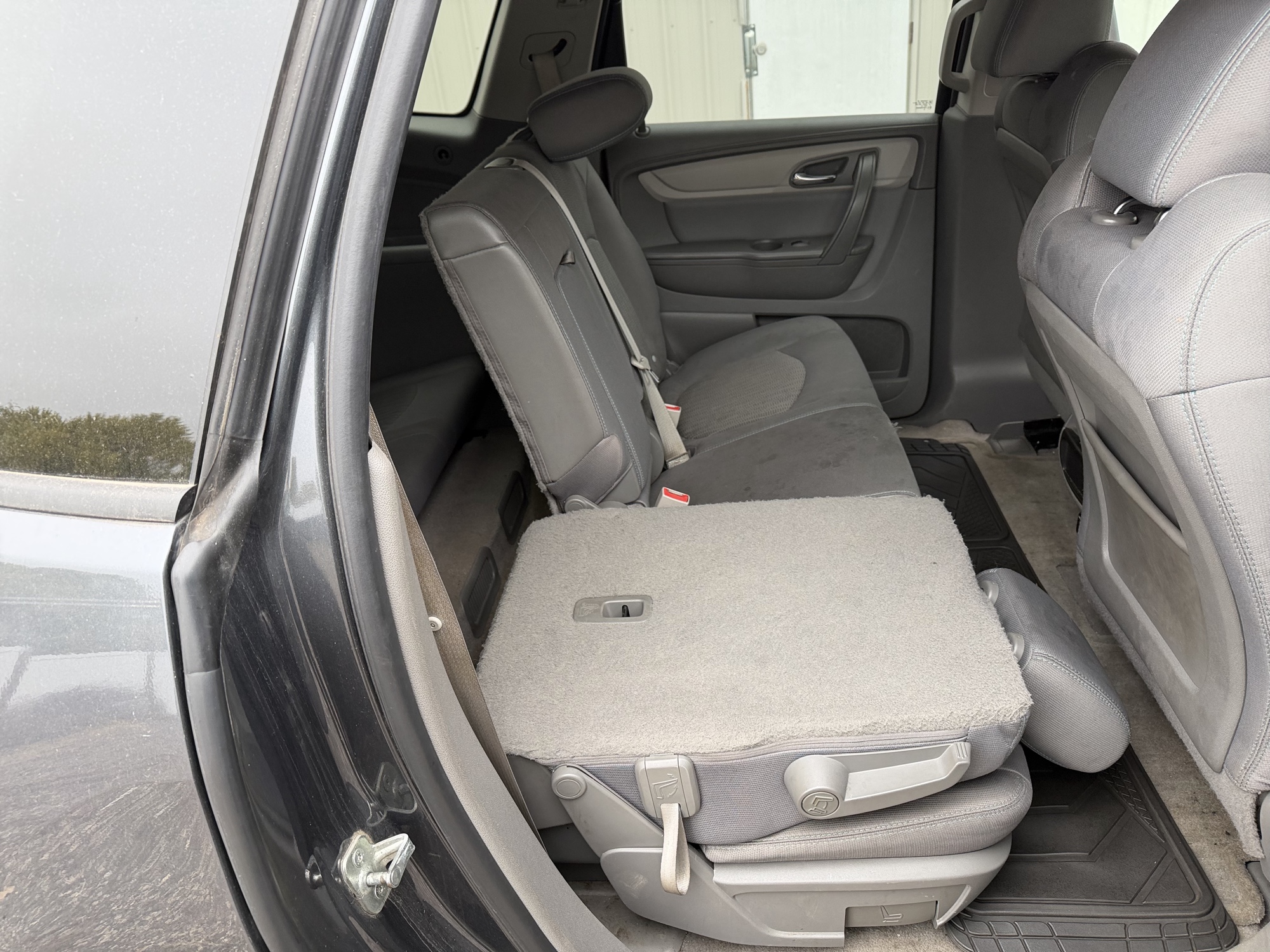 2014 chevrolet traverse ls-fwd with 145915 miles for sale near Elk River, Minnesota 106750_28_pass_rear_seat.jpg