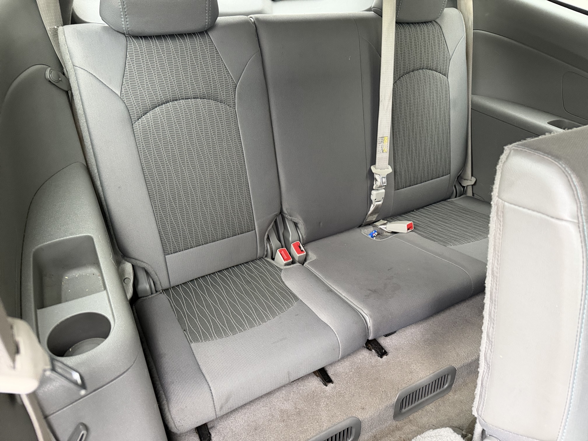 2014 chevrolet traverse ls-fwd with 145915 miles for sale near Elk River, Minnesota 106750_29_third_row_seat.jpg