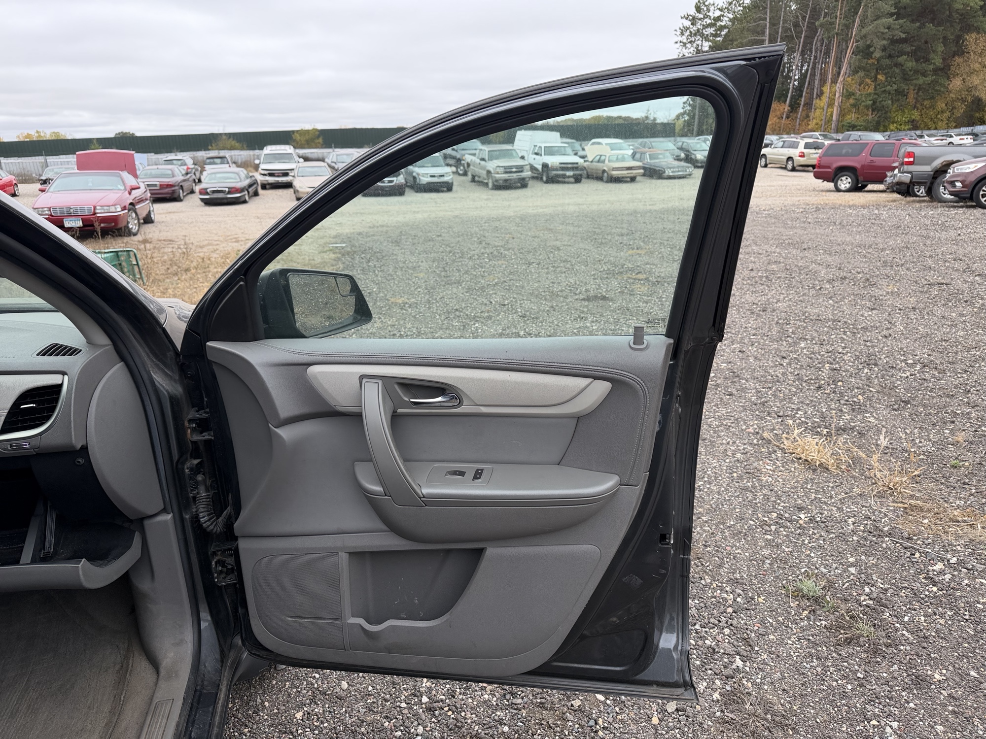2014 chevrolet traverse ls-fwd with 145915 miles for sale near Elk River, Minnesota 106750_32_passenger_door_panel.jpg