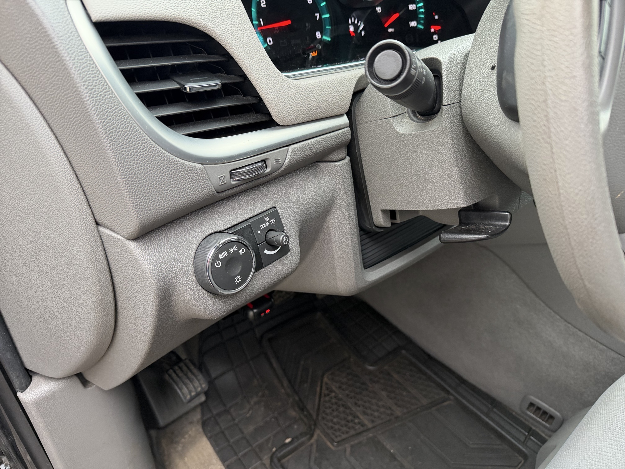 2014 chevrolet traverse ls-fwd with 145915 miles for sale near Elk River, Minnesota 106750_37_left_of_steering_wheel.jpg