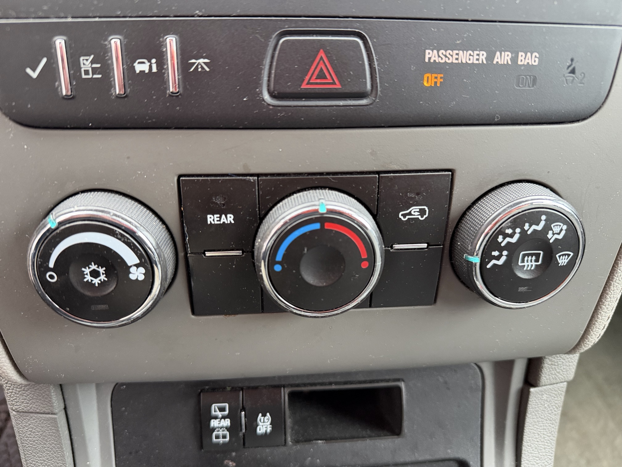 2014 chevrolet traverse ls-fwd with 145915 miles for sale near Elk River, Minnesota 106750_40_climate_control.jpg