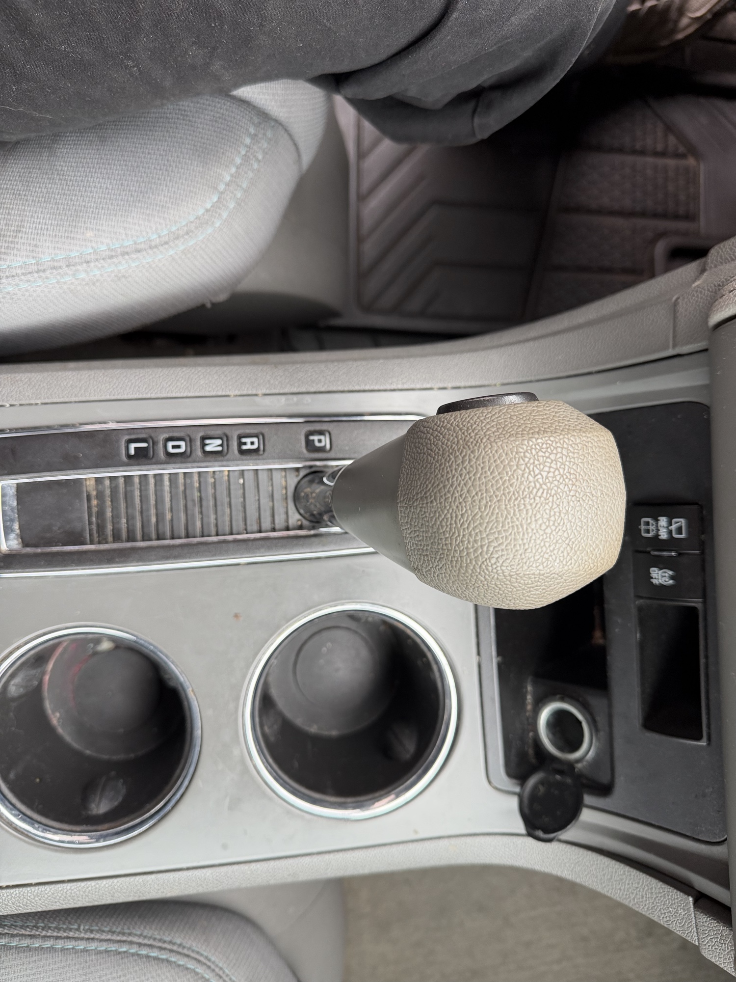 2014 chevrolet traverse ls-fwd with 145915 miles for sale near Elk River, Minnesota 106750_41_shifter.jpg