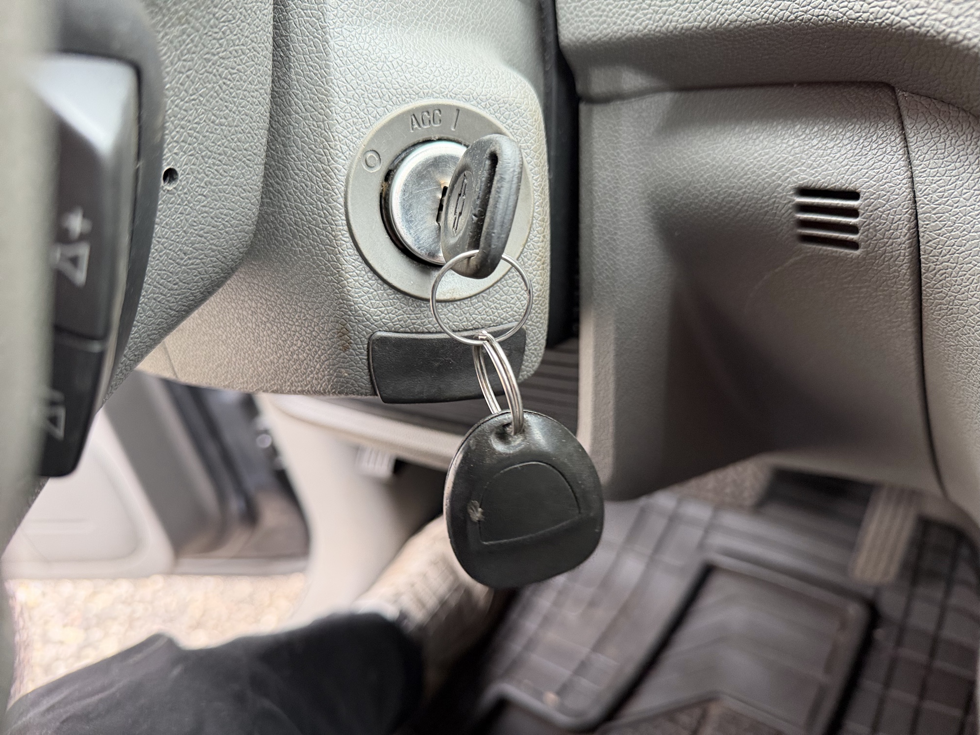 2014 chevrolet traverse ls-fwd with 145915 miles for sale near Elk River, Minnesota 106750_51_keys.jpg