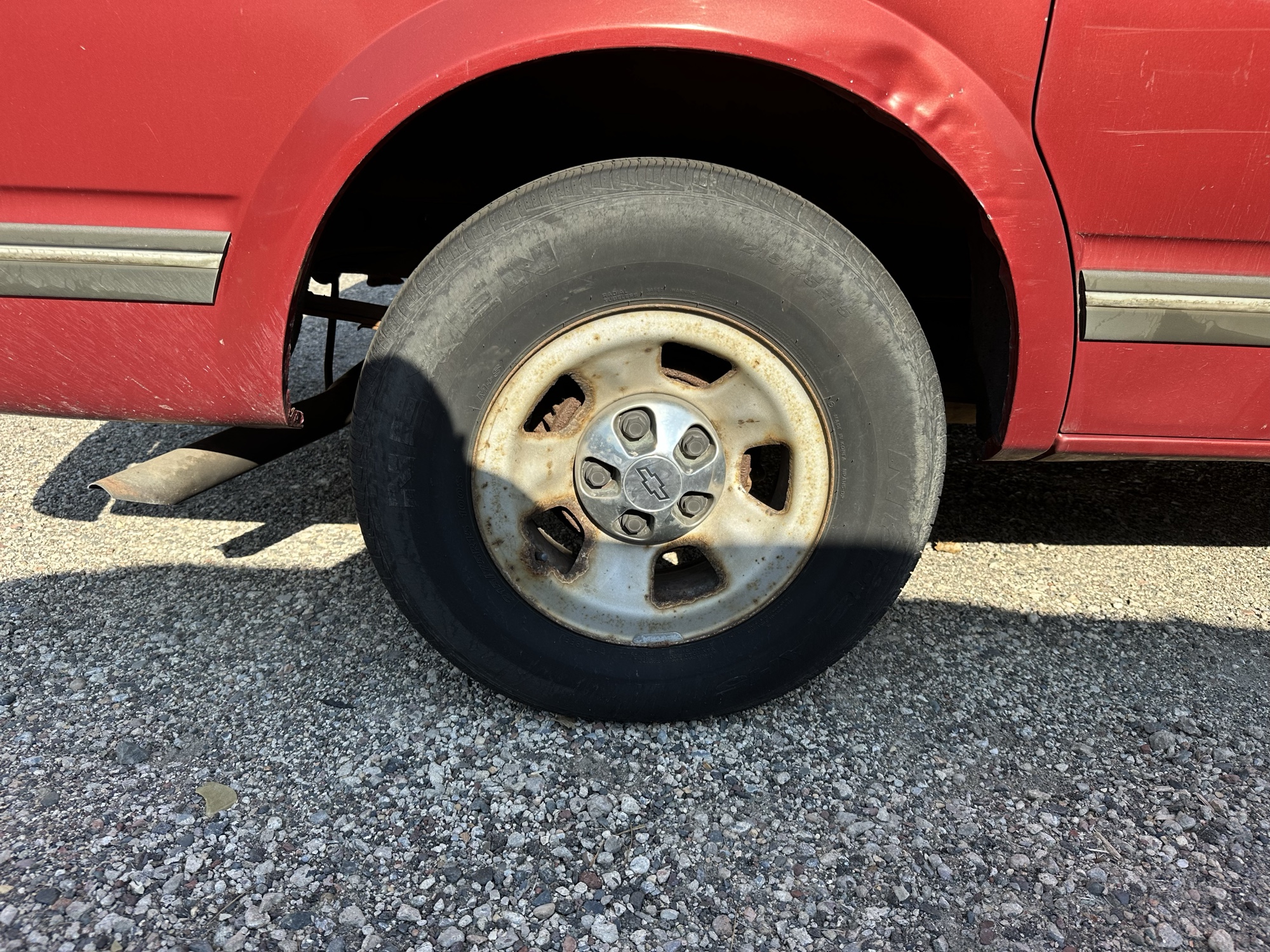 1998 chevrolet astro 2wd for sale near Elk River, Minnesota 106752_14_rear_pass_wheel.jpg