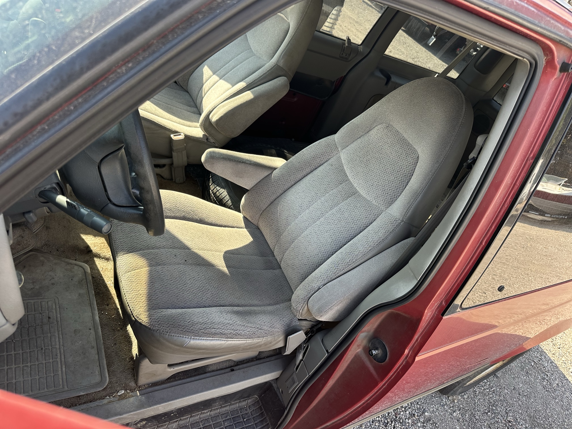 1998 chevrolet astro 2wd for sale near Elk River, Minnesota 106752_22_driver_seat.jpg