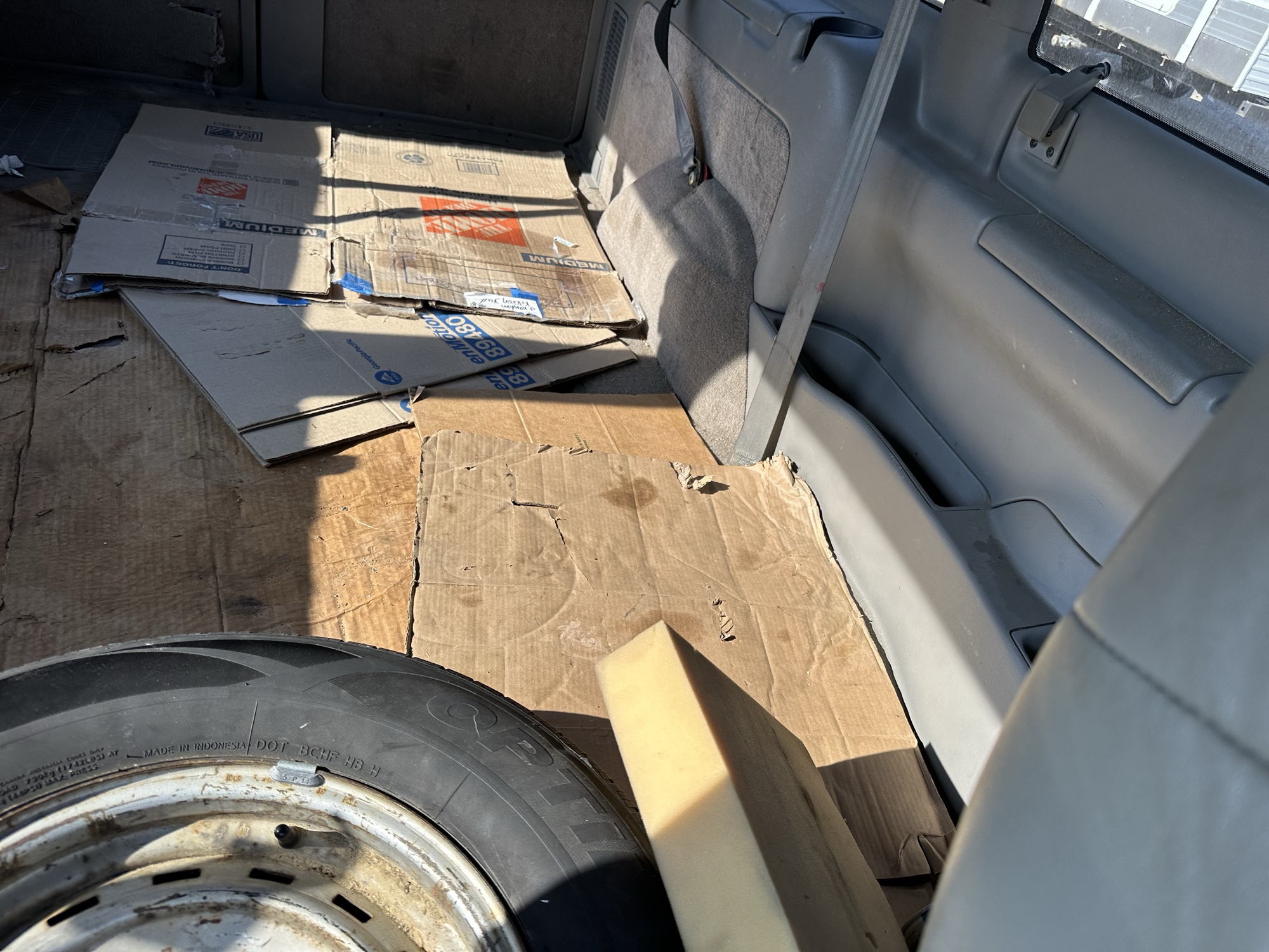 1998 chevrolet astro 2wd for sale near Elk River, Minnesota 106752_24_drv_rear_seat.jpg