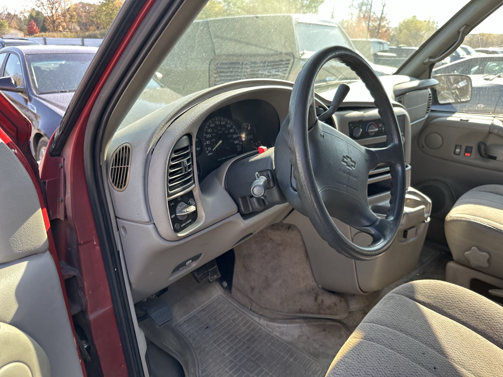 1998 chevrolet astro 2wd for sale near Elk River, Minnesota 106752_37_left_of_steering_wheel.jpg