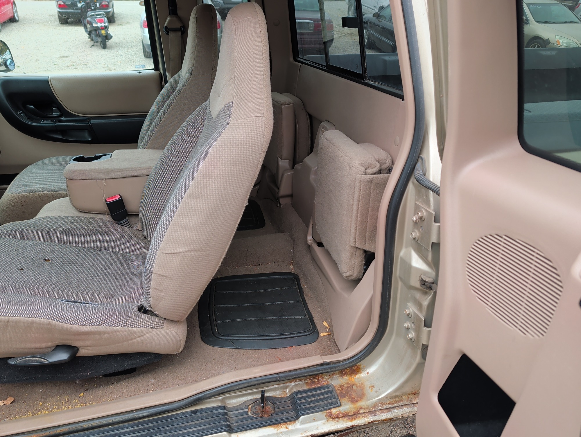 2002 ford ranger edge-supercab-4wd---375a with 165151 miles for sale near Elk River, Minnesota 106753_24_drv_rear_seat.jpg