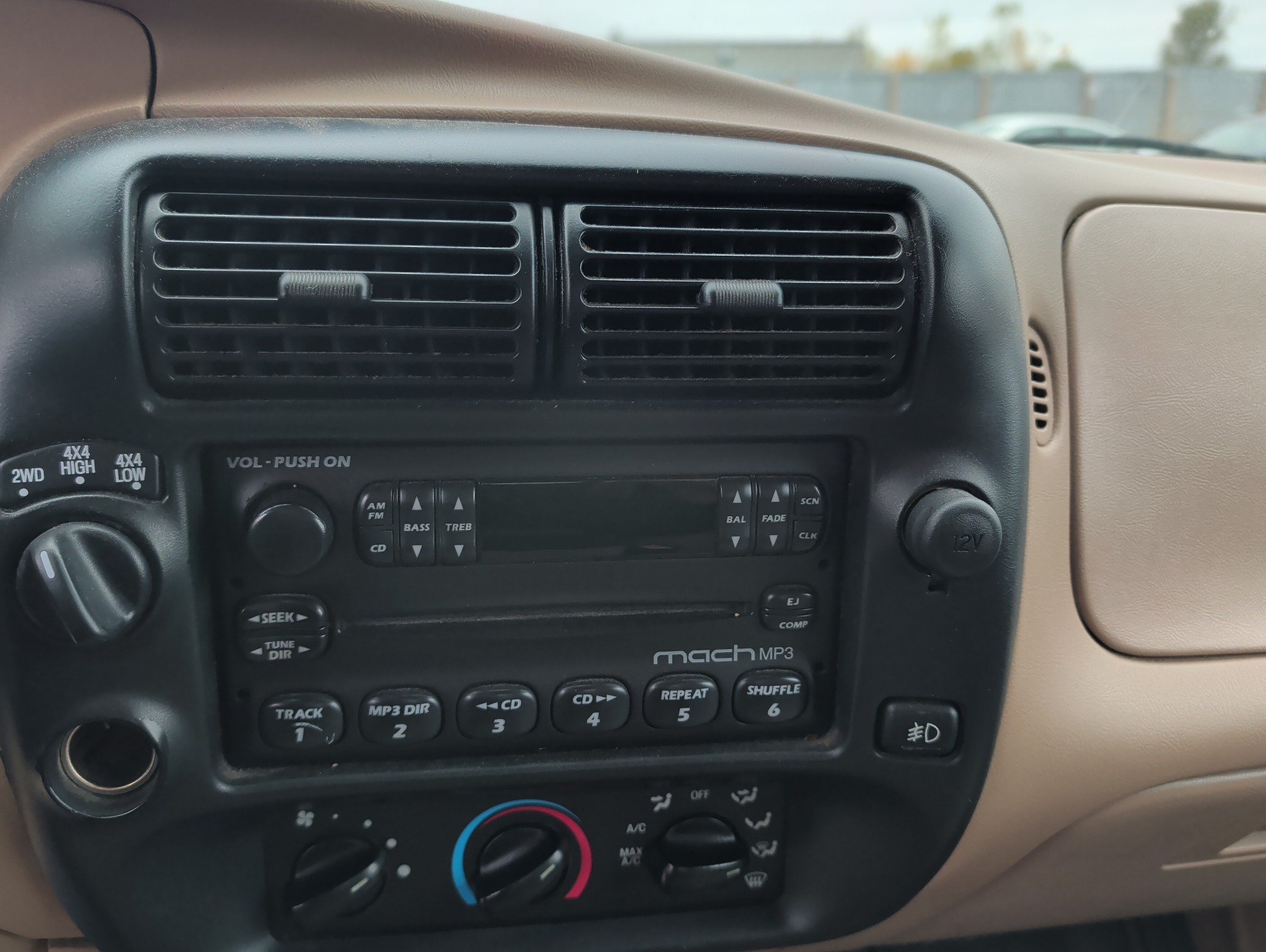 2002 ford ranger edge-supercab-4wd---375a with 165151 miles for sale near Elk River, Minnesota 106753_39_radio_closeup.jpg