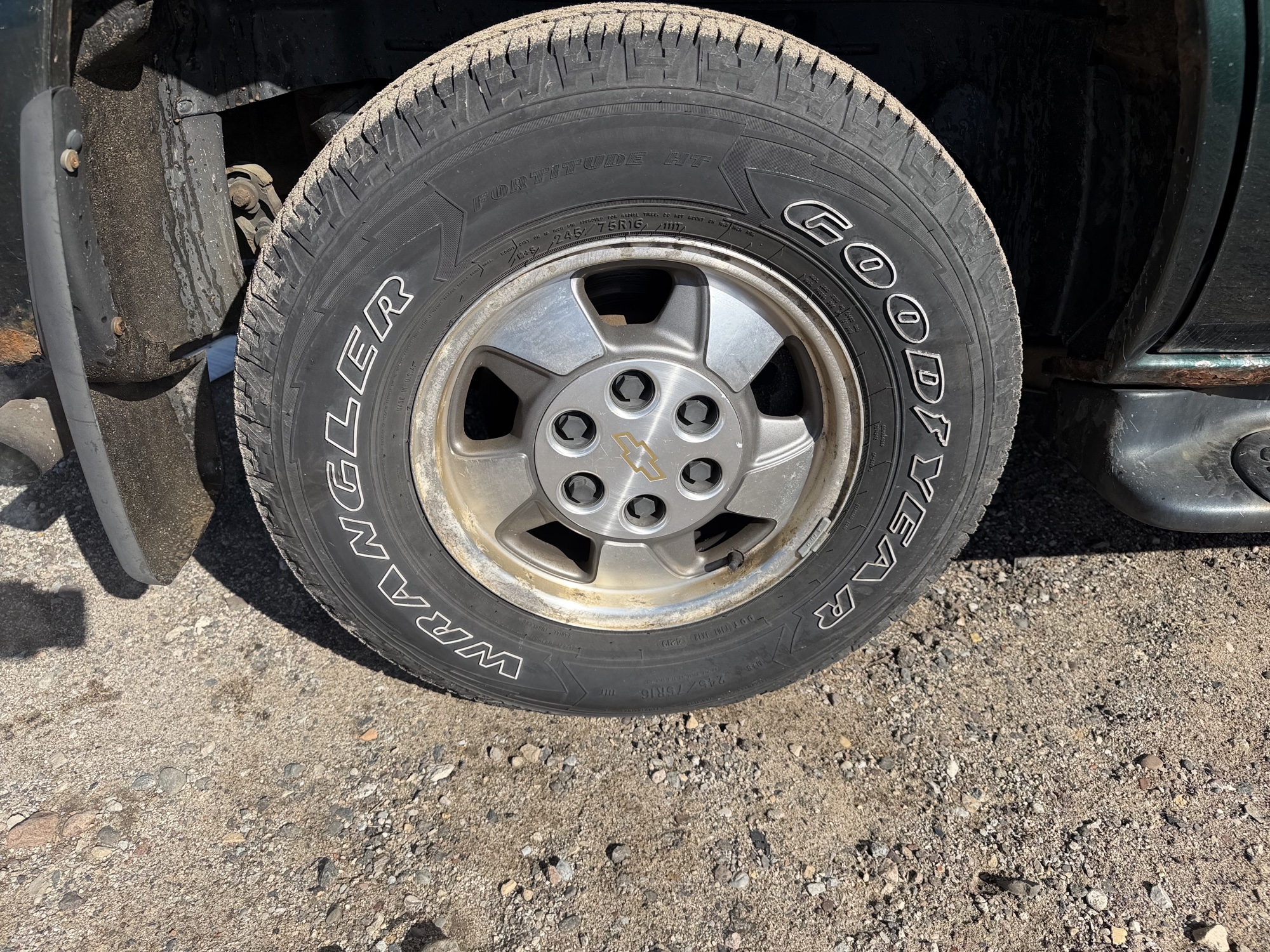 2001 chevrolet tahoe 4wd for sale near Elk River, Minnesota 106754_14_rear_pass_wheel.jpg