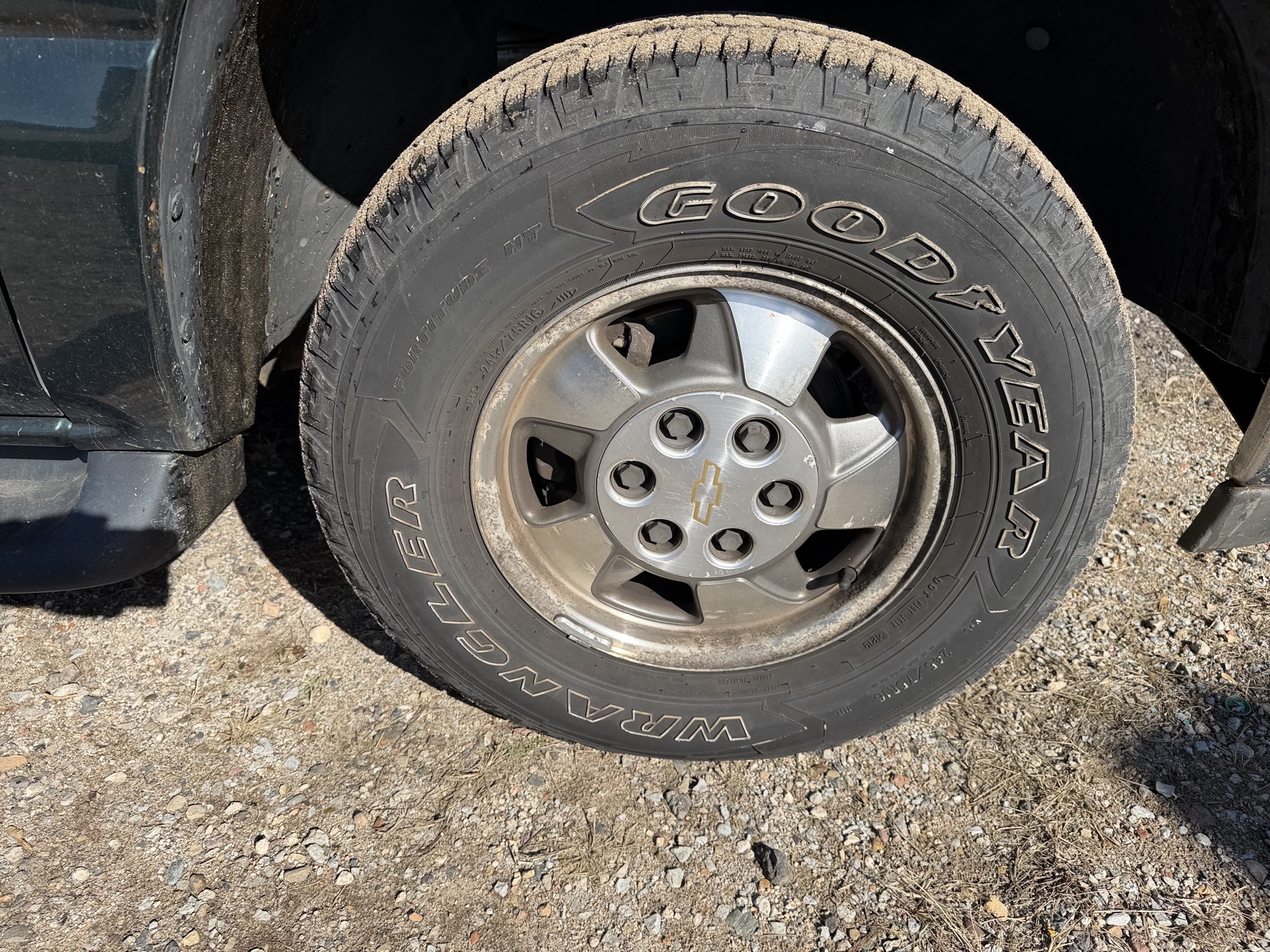 2001 chevrolet tahoe 4wd for sale near Elk River, Minnesota 106754_15_front_pass_wheel.jpg