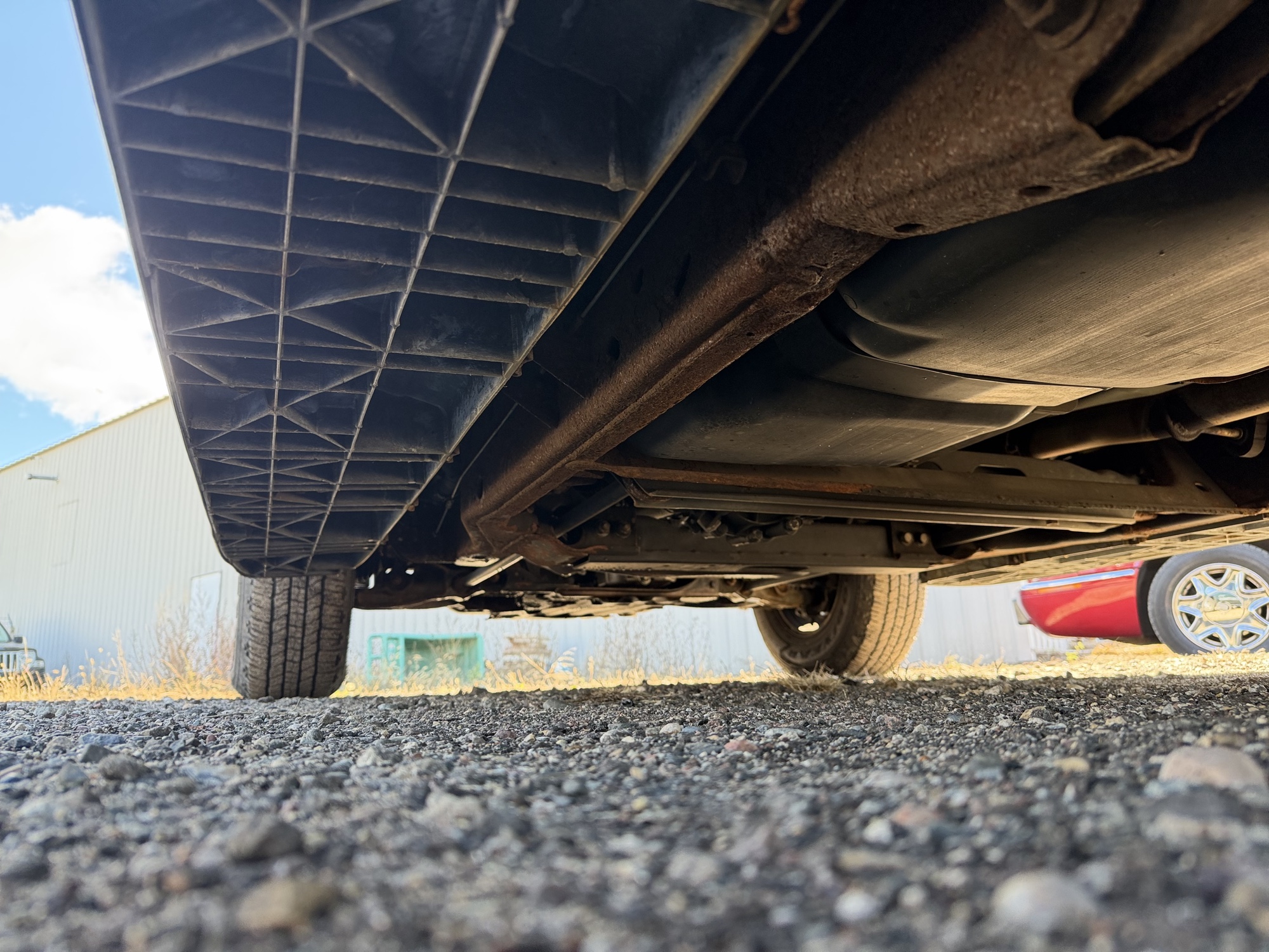 2001 chevrolet tahoe 4wd for sale near Elk River, Minnesota 106754_18_undercar_rear_drv.jpg