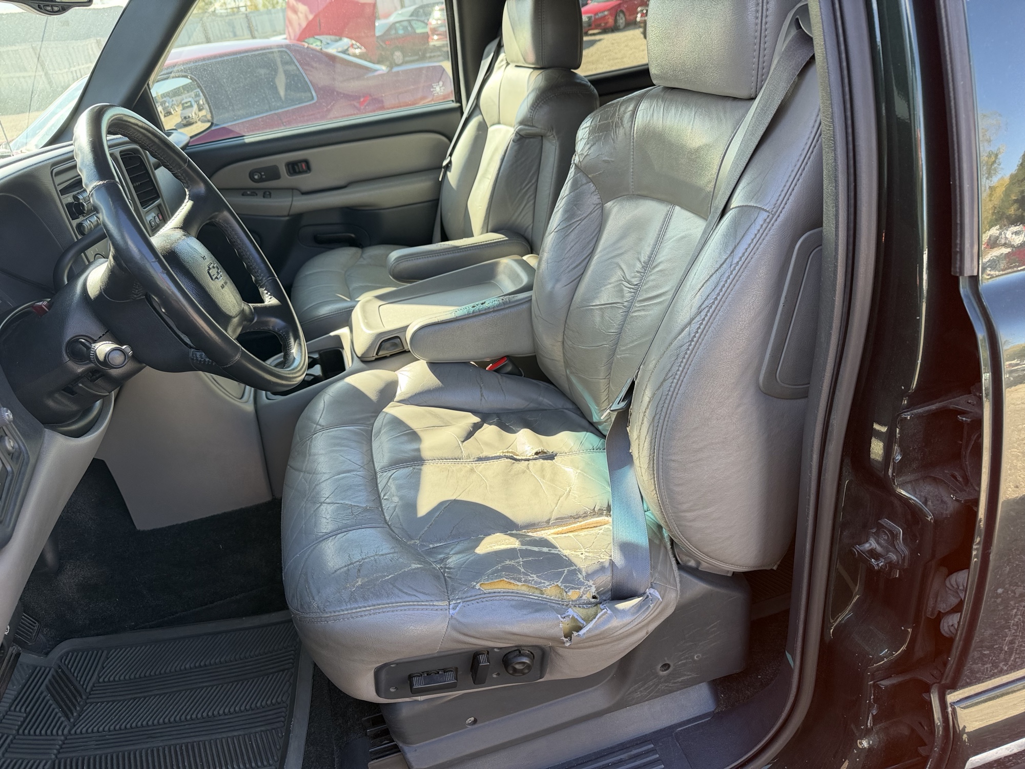 2001 chevrolet tahoe 4wd for sale near Elk River, Minnesota 106754_22_driver_seat.jpg