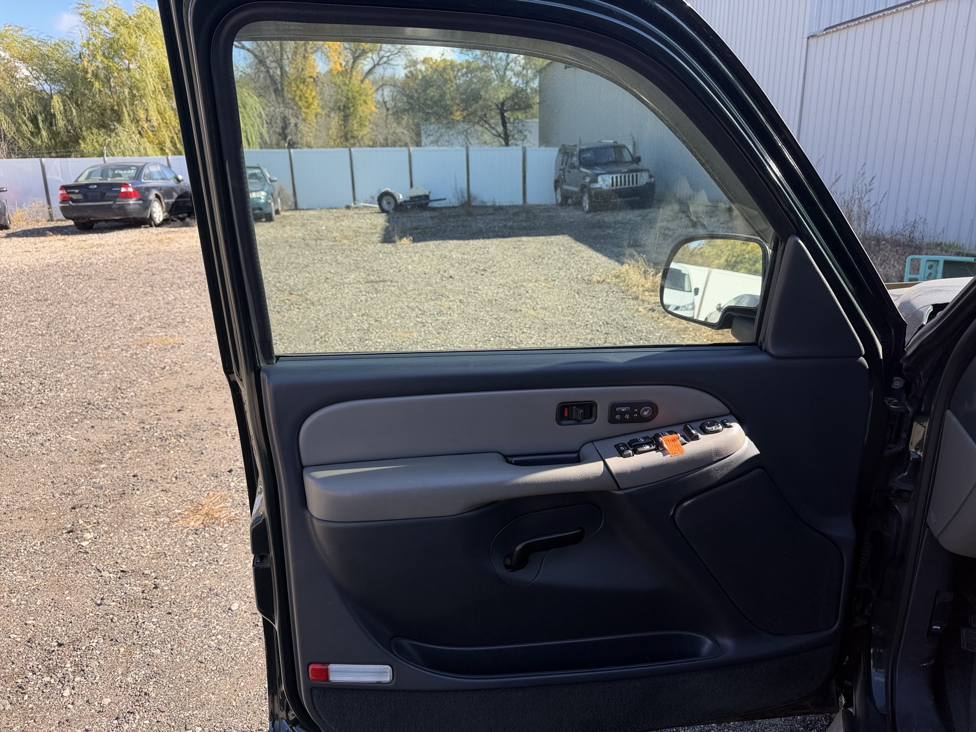 2001 chevrolet tahoe 4wd for sale near Elk River, Minnesota 106754_23_driver_door_panel.jpg