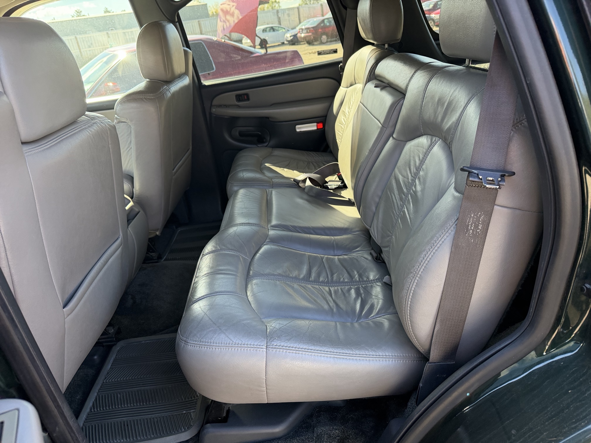 2001 chevrolet tahoe 4wd for sale near Elk River, Minnesota 106754_24_drv_rear_seat.jpg