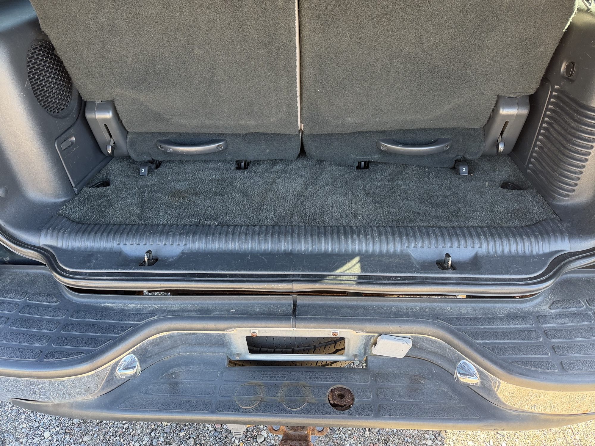 2001 chevrolet tahoe 4wd for sale near Elk River, Minnesota 106754_26_trunk.jpg