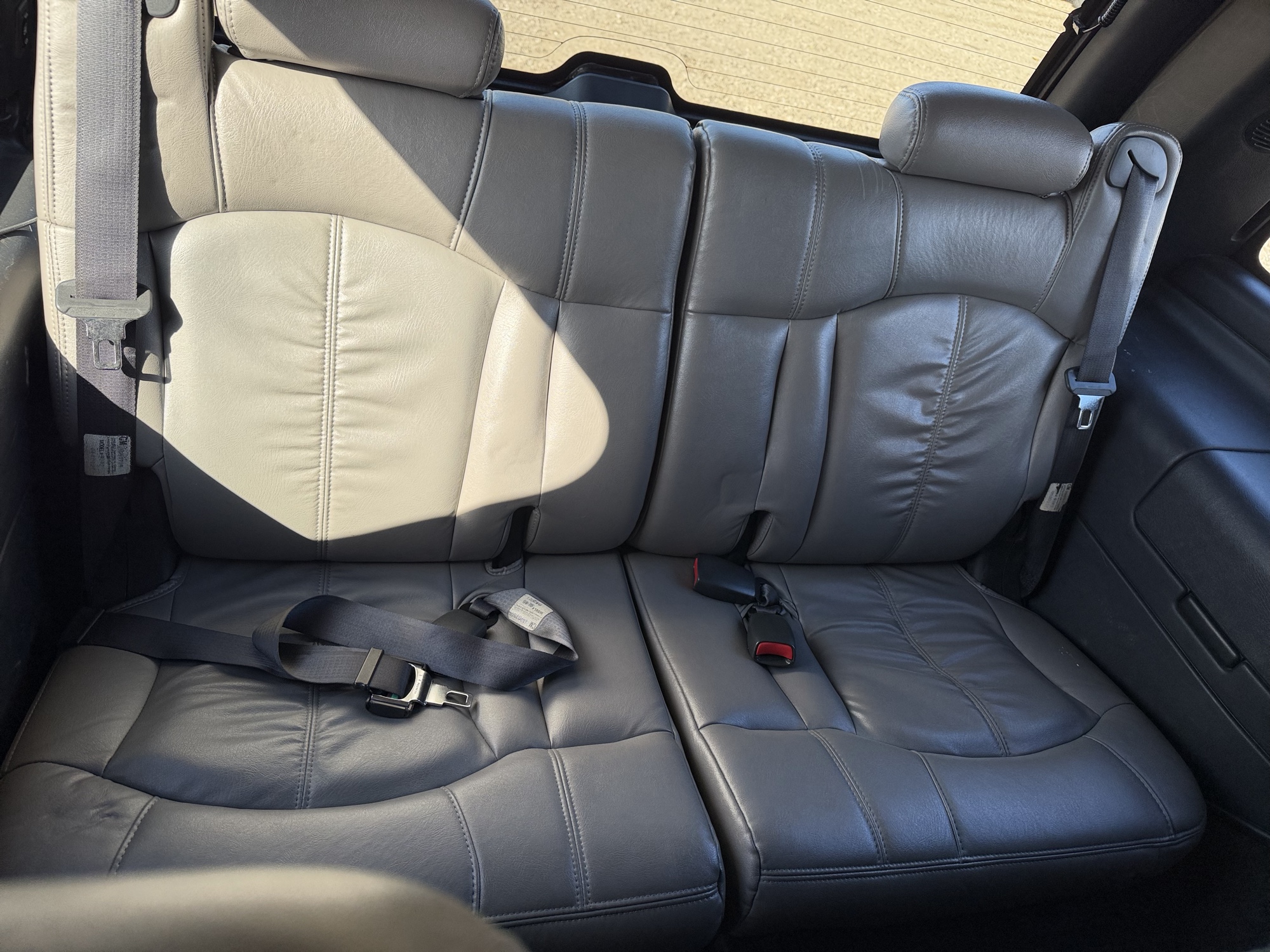 2001 chevrolet tahoe 4wd for sale near Elk River, Minnesota 106754_29_third_row_seat.jpg