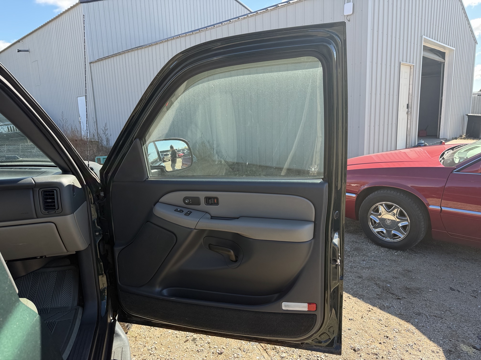 2001 chevrolet tahoe 4wd for sale near Elk River, Minnesota 106754_32_passenger_door_panel.jpg