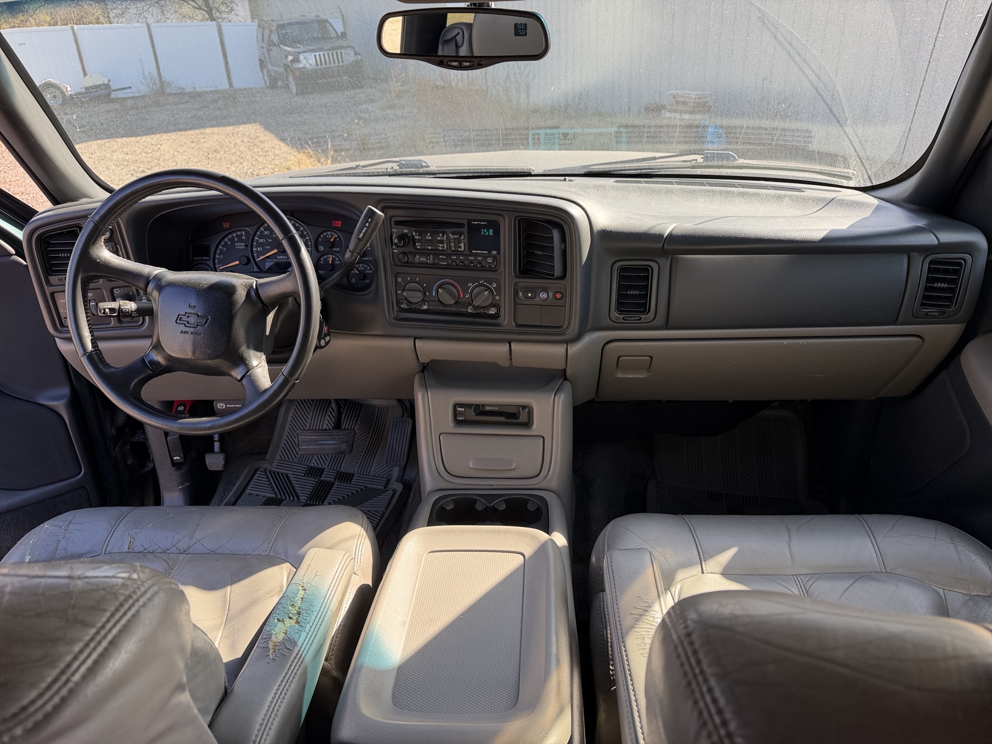 2001 chevrolet tahoe 4wd for sale near Elk River, Minnesota 106754_34_whole_dash.jpg
