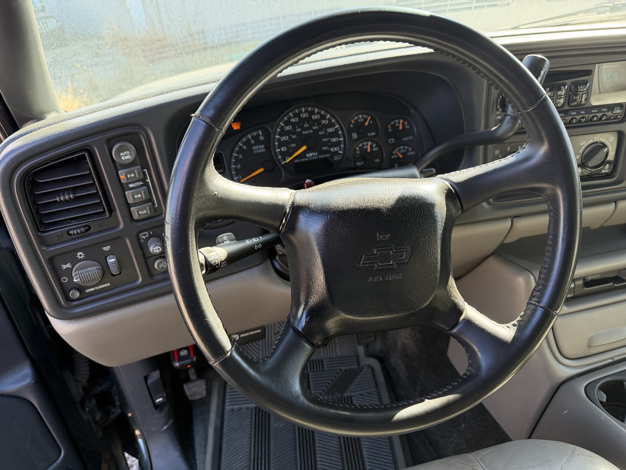 2001 chevrolet tahoe 4wd for sale near Elk River, Minnesota 106754_36_steering_wheel.jpg