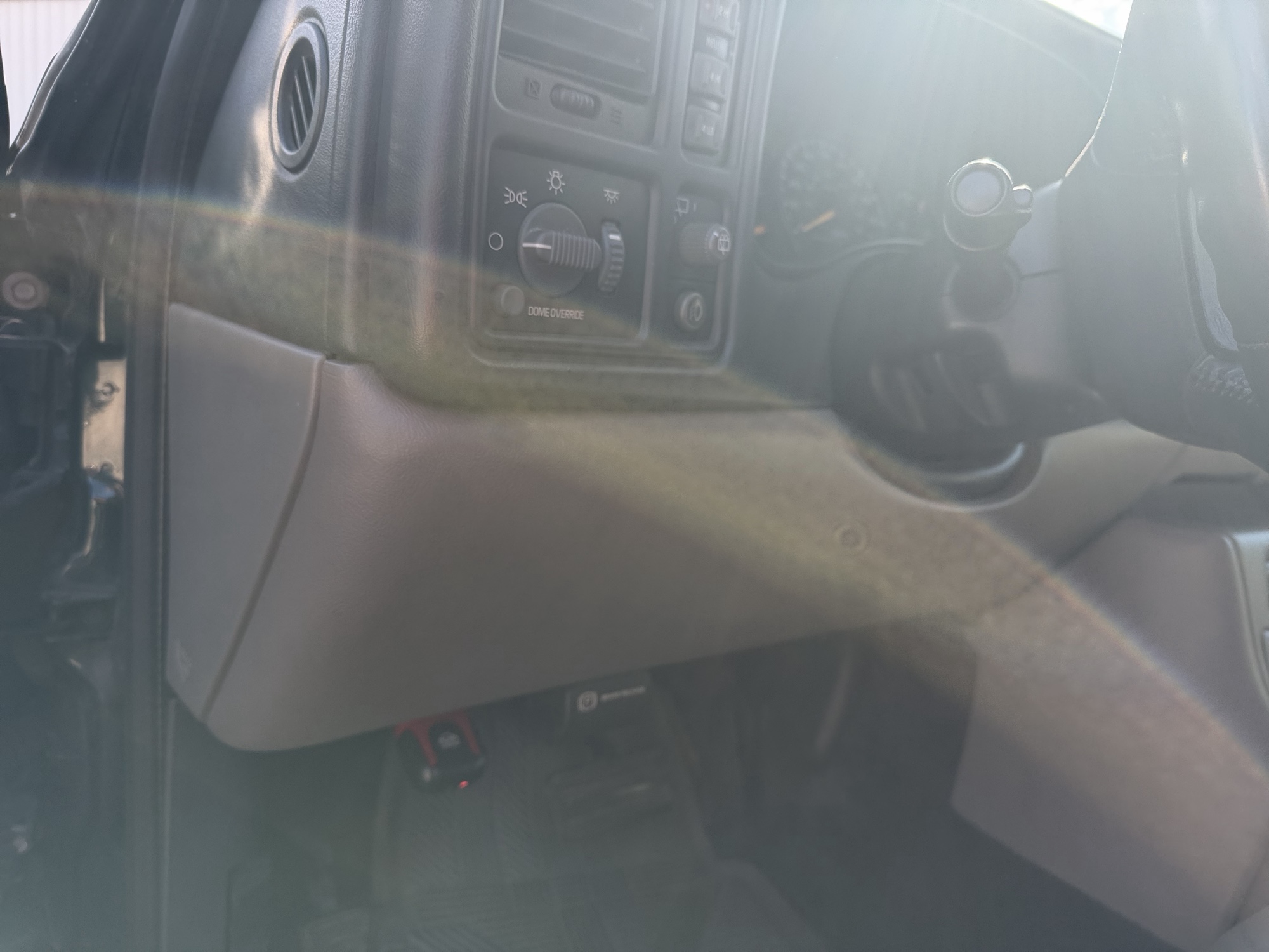 2001 chevrolet tahoe 4wd for sale near Elk River, Minnesota 106754_37_left_of_steering_wheel.jpg