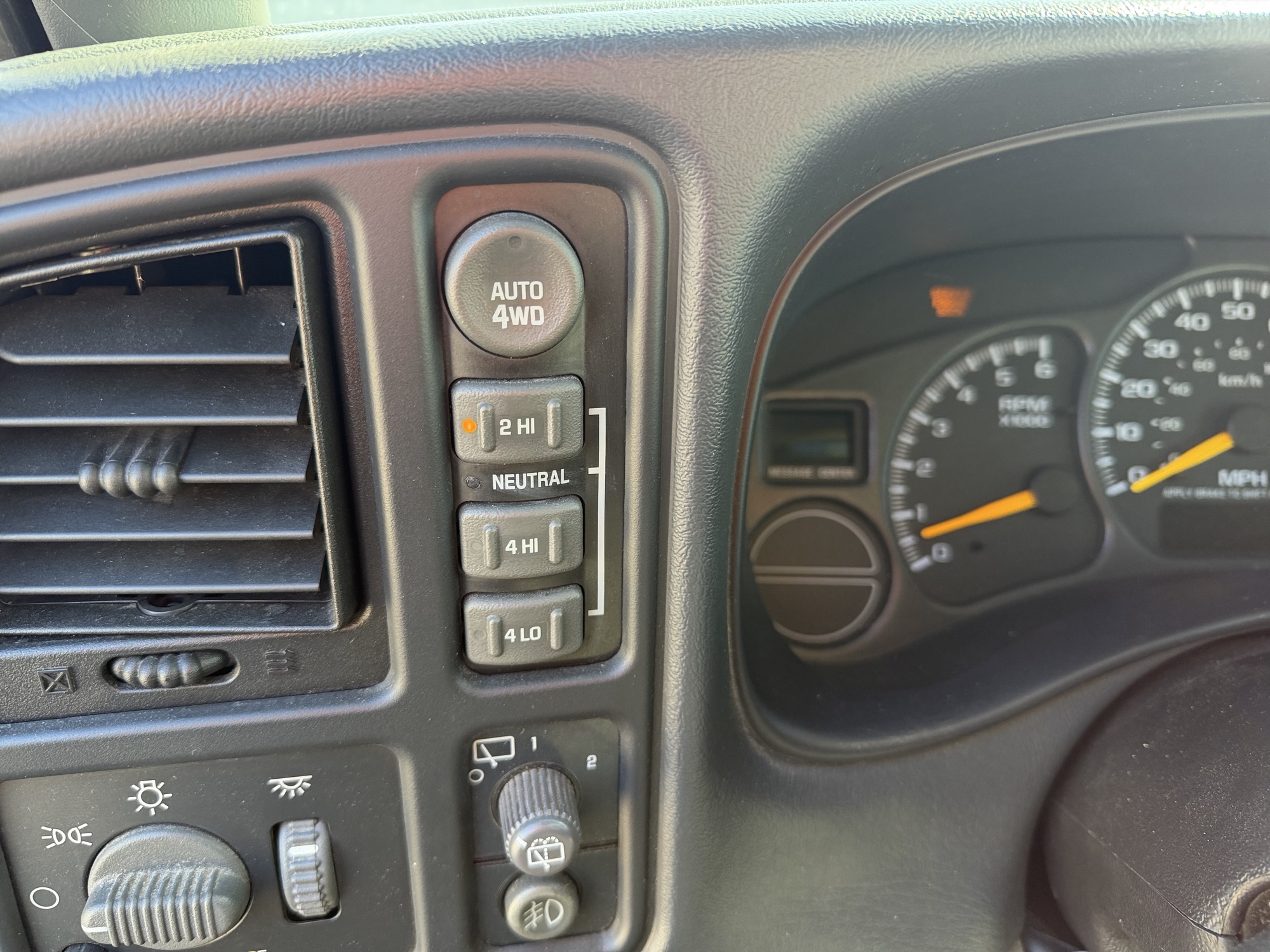 2001 chevrolet tahoe 4wd for sale near Elk River, Minnesota 106754_38_4x4_switch.jpg
