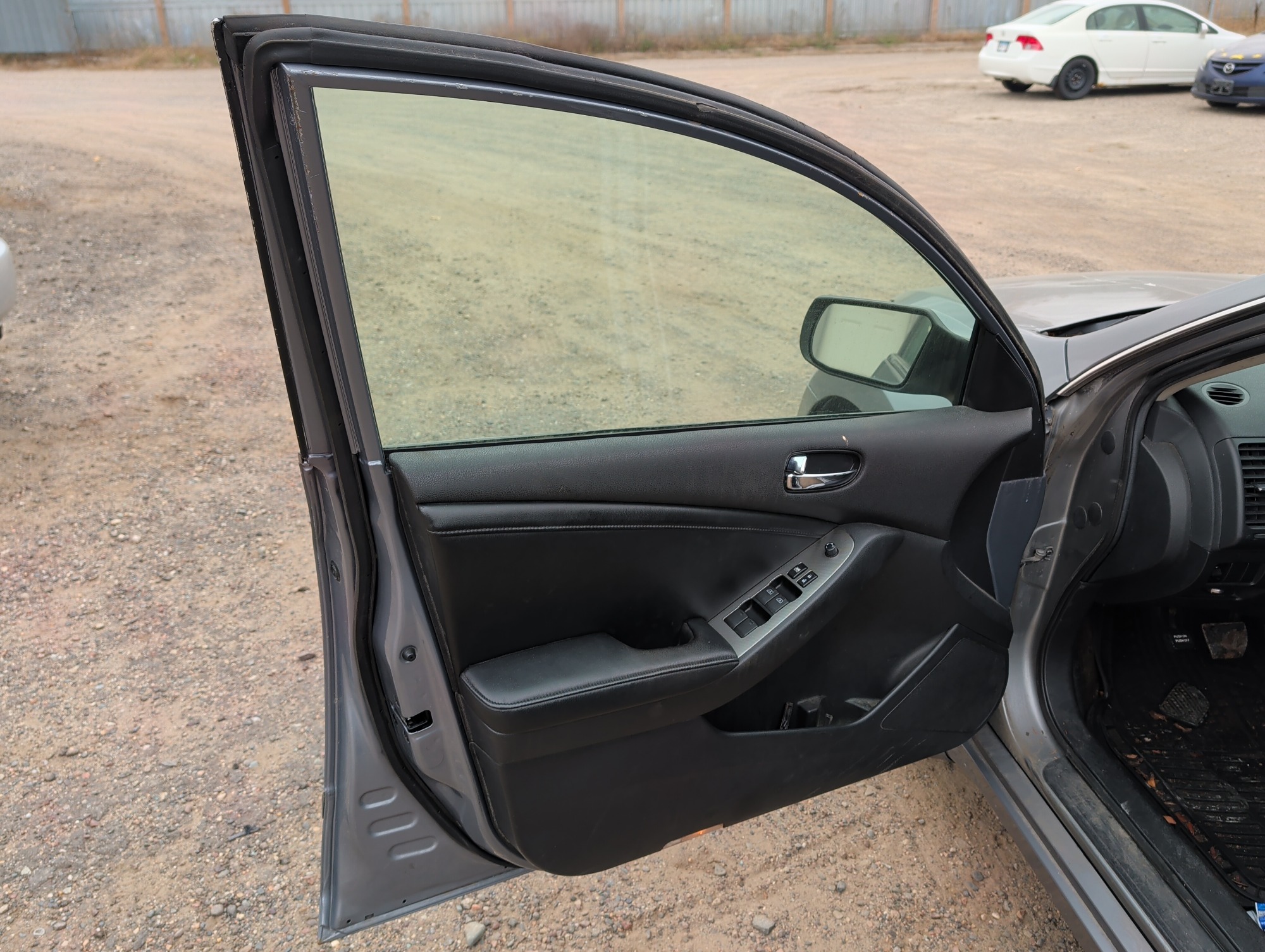 2008 nissan altima 2.5-s with 158918 miles for sale near Elk River, Minnesota 106757_23_driver_door_panel.jpg