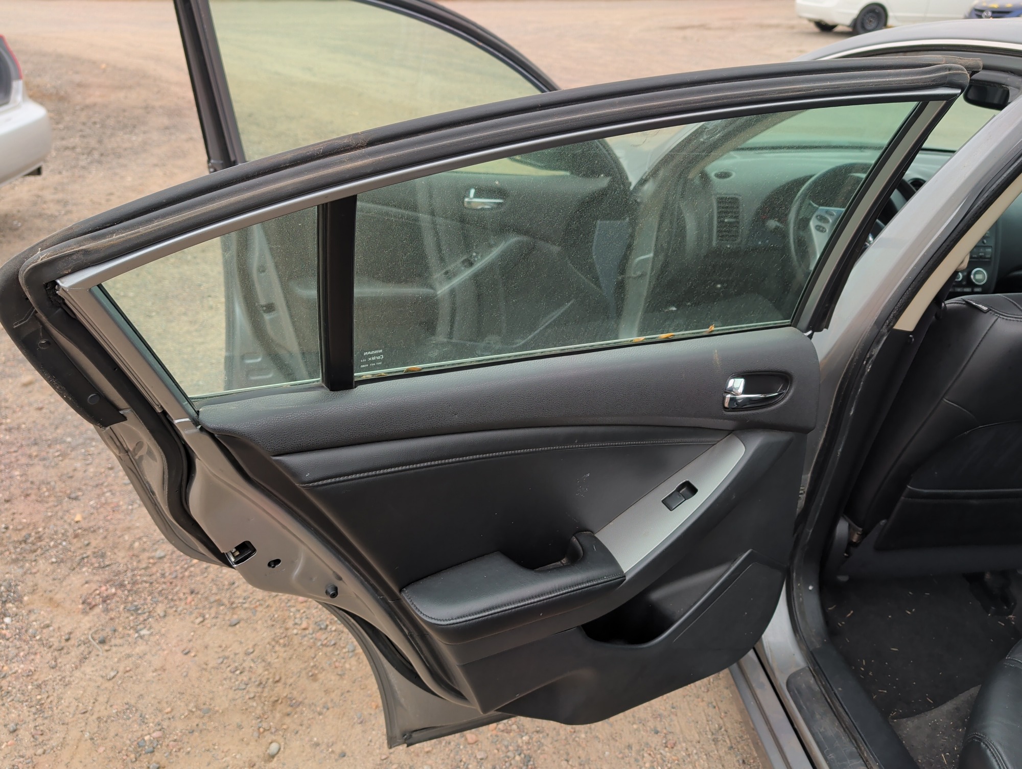 2008 nissan altima 2.5-s with 158918 miles for sale near Elk River, Minnesota 106757_25_drv_rear_door_panel.jpg