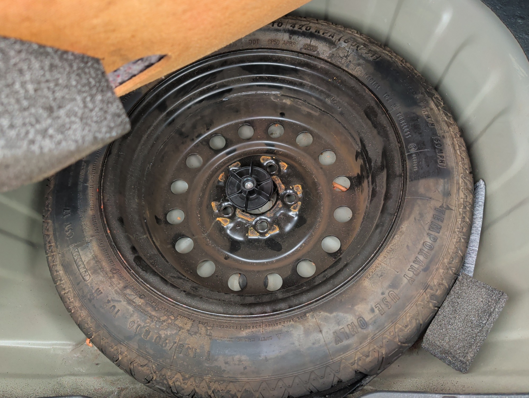 2008 nissan altima 2.5-s with 158918 miles for sale near Elk River, Minnesota 106757_27_spare_tire.jpg