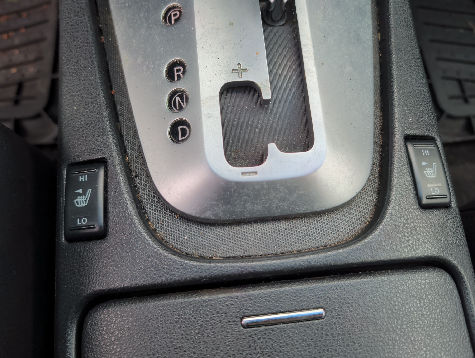 2008 nissan altima 2.5-s with 158918 miles for sale near Elk River, Minnesota 106757_42_heated_seat_switches.jpg