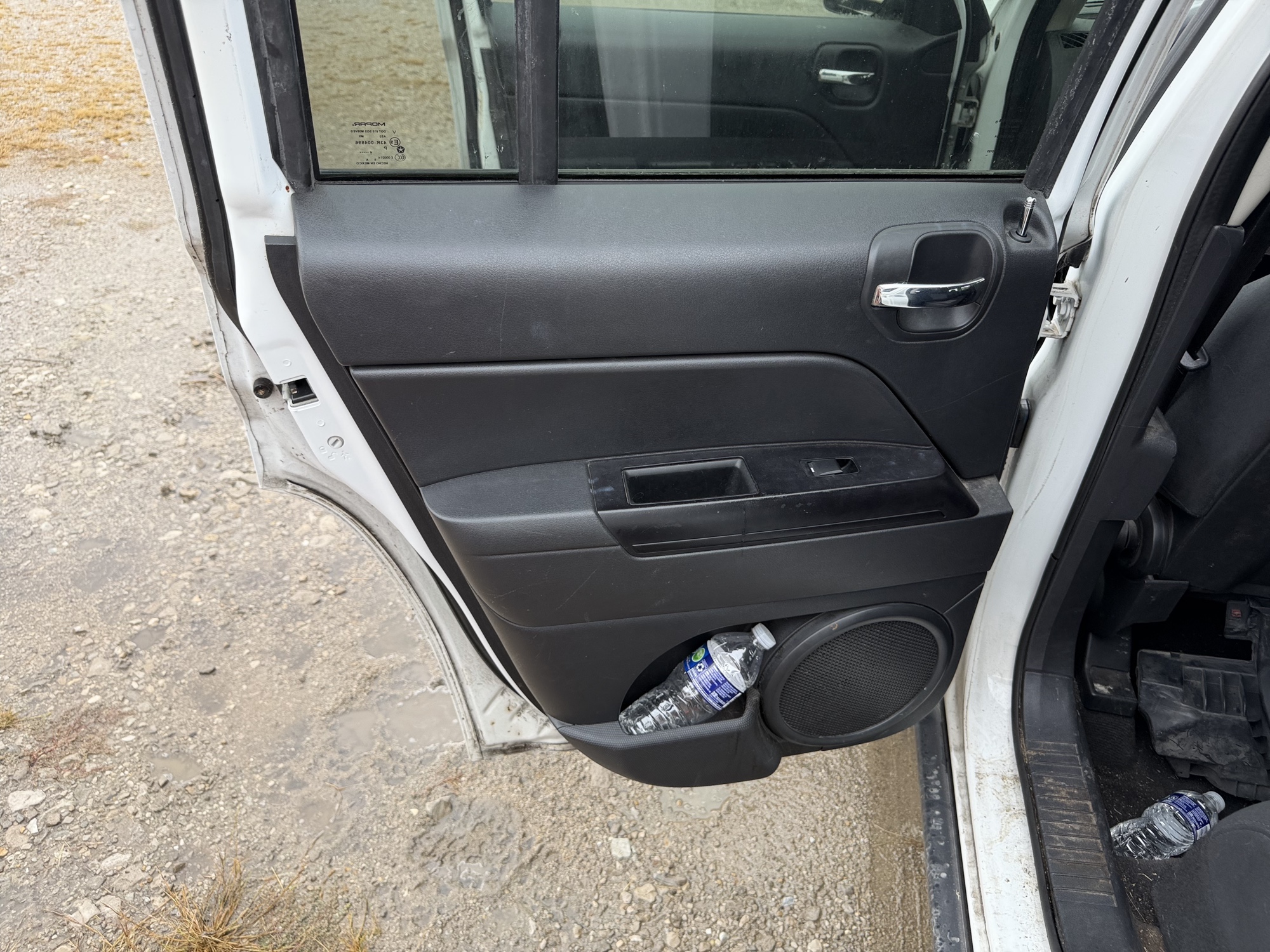 2015 jeep patriot sport-2wd with 183156 miles for sale near St. Louis, Missouri 106759_25_drv_rear_door_panel.jpg