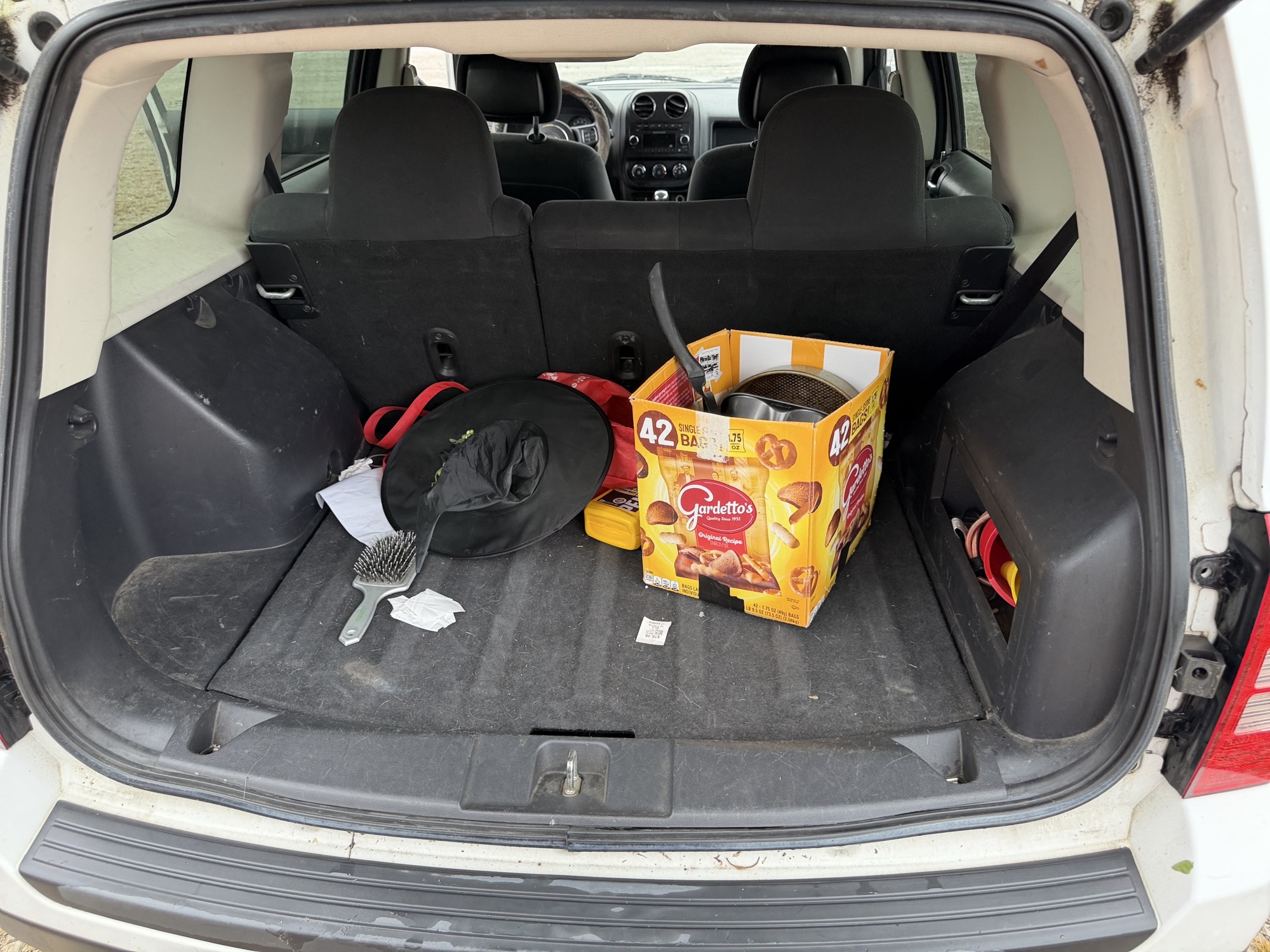 2015 jeep patriot sport-2wd with 183156 miles for sale near St. Louis, Missouri 106759_26_trunk.jpg
