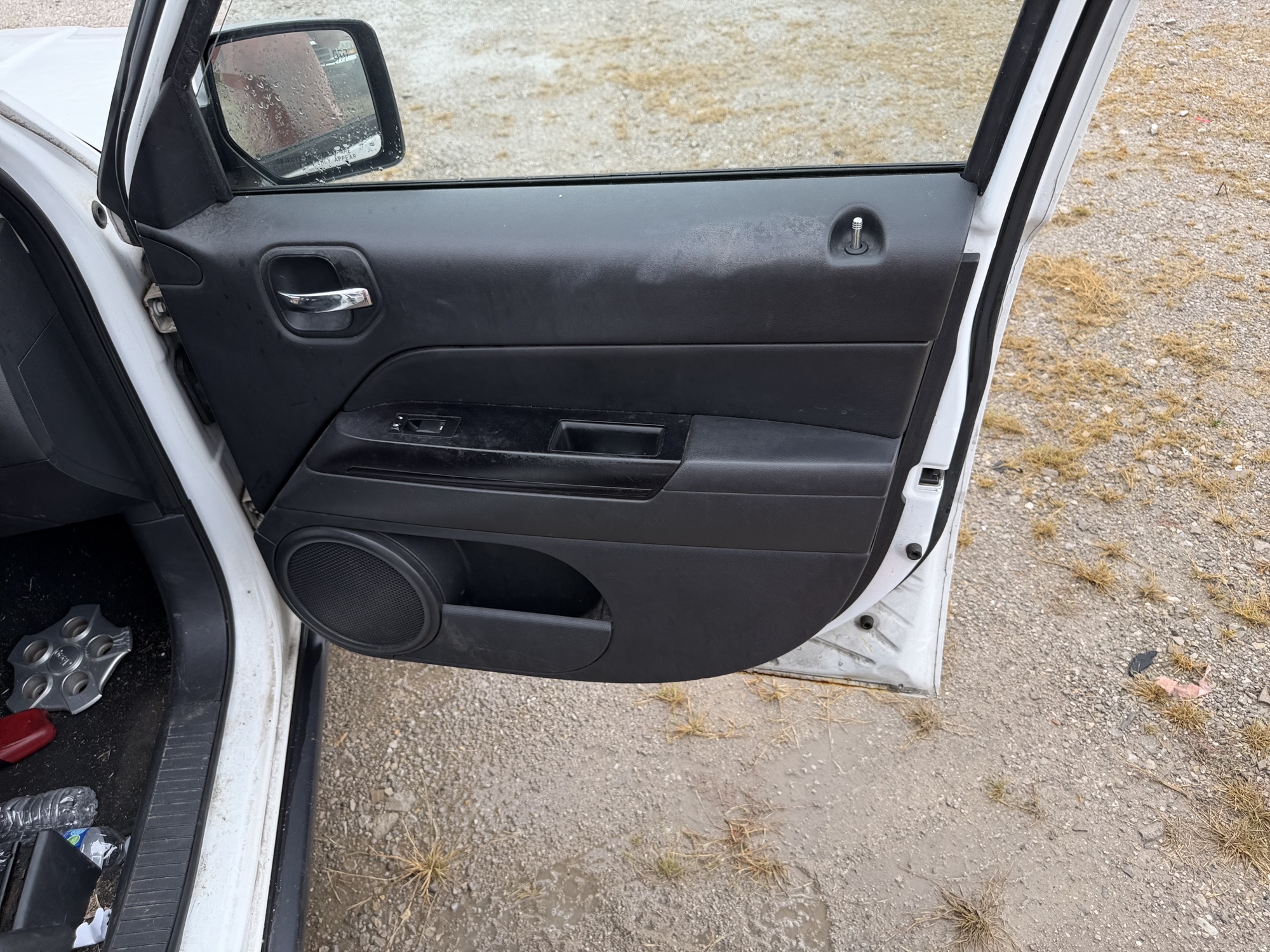 2015 jeep patriot sport-2wd with 183156 miles for sale near St. Louis, Missouri 106759_32_passenger_door_panel.jpg
