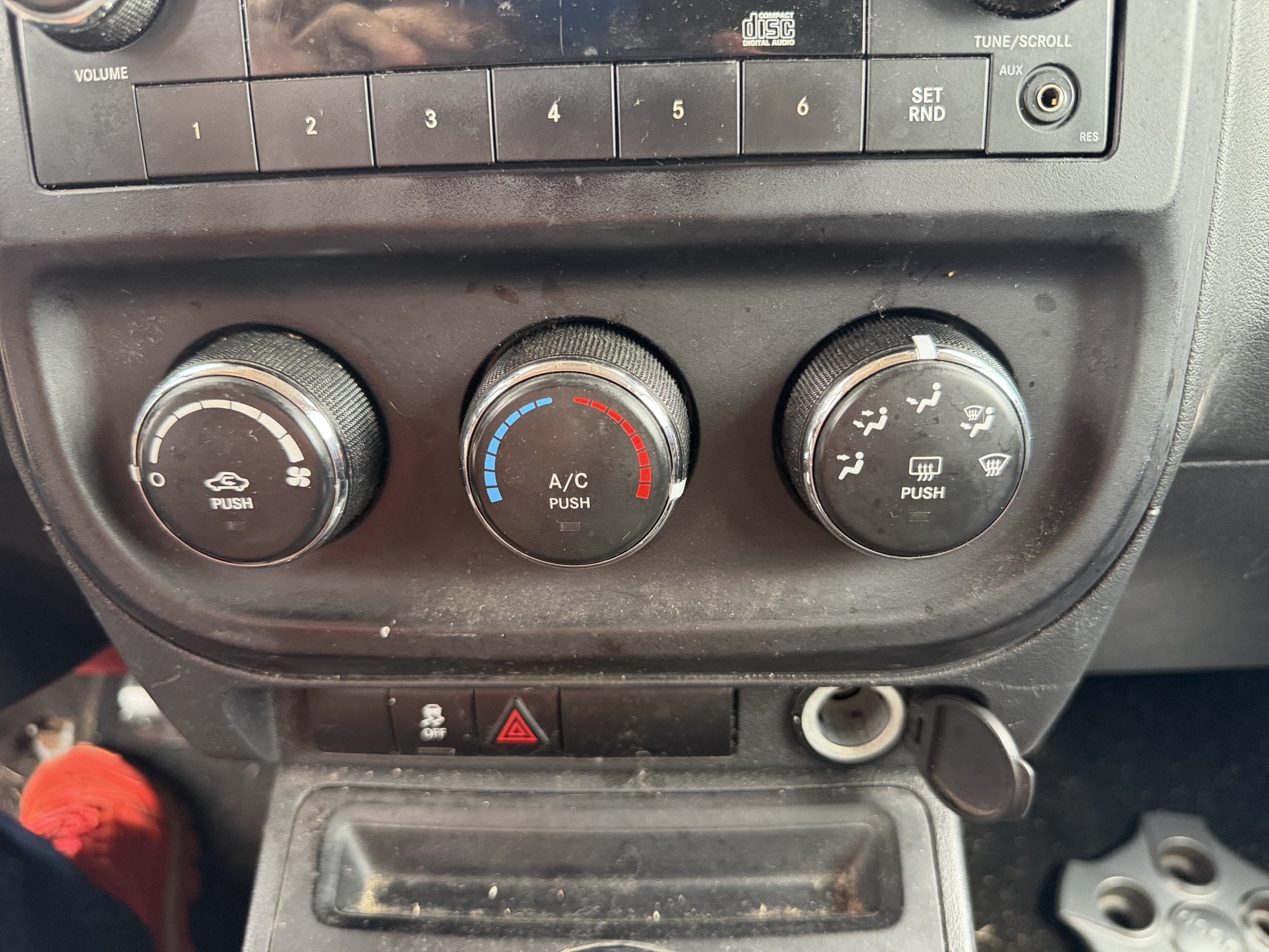 2015 jeep patriot sport-2wd with 183156 miles for sale near St. Louis, Missouri 106759_40_climate_control.jpg