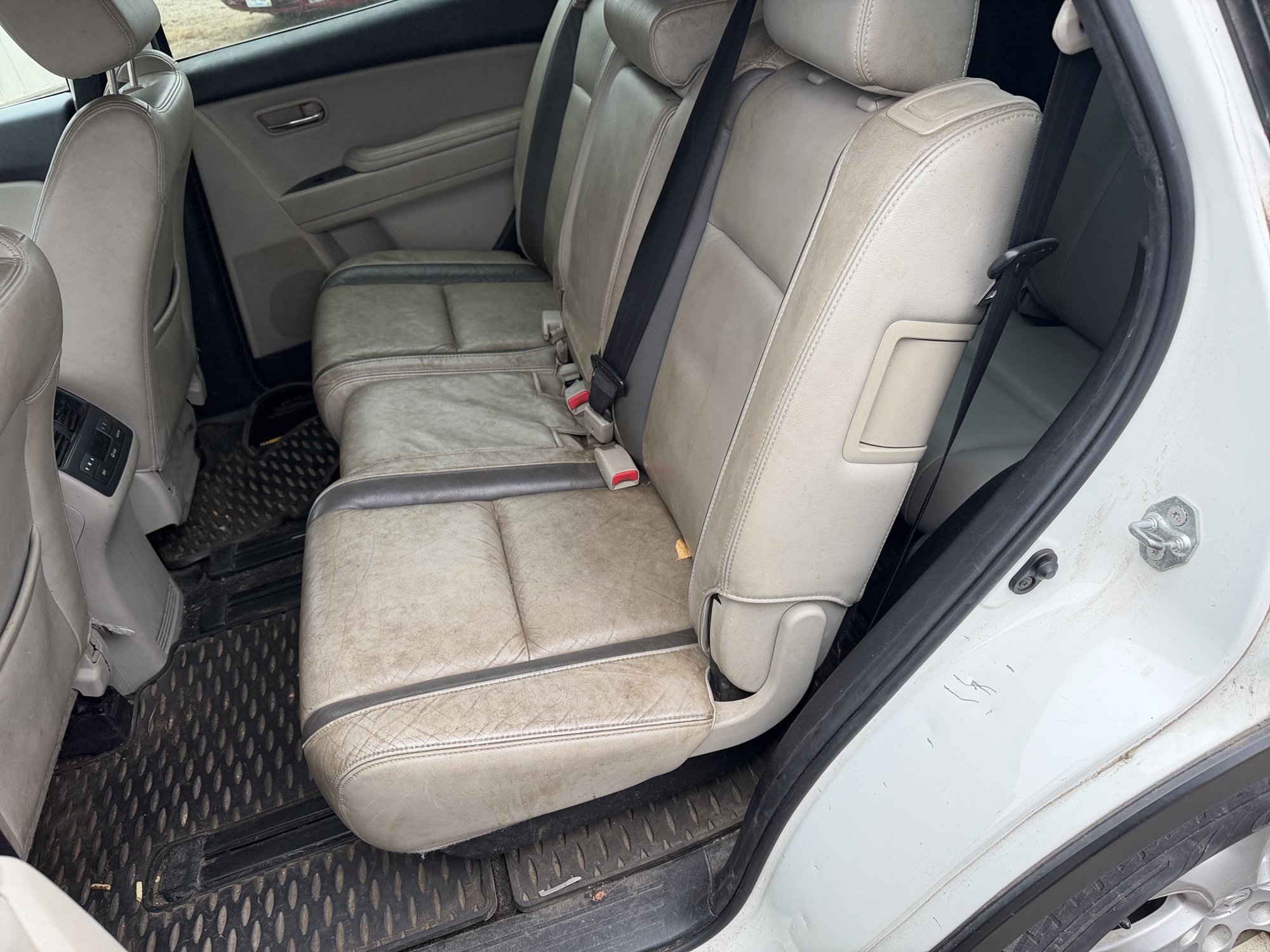 2011 mazda cx-9 touring-awd with 171789 miles for sale near Elk River, Minnesota 106761_24_drv_rear_seat.jpg