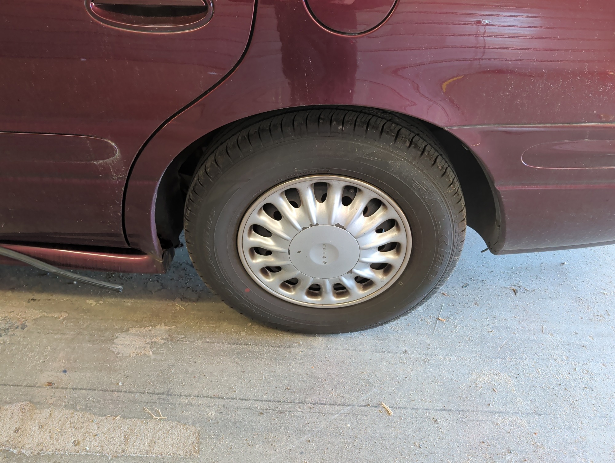 2005 buick lesabre custom with 143292 miles for sale near Elk River, Minnesota 106762_13_rear_drv_wheel.jpg