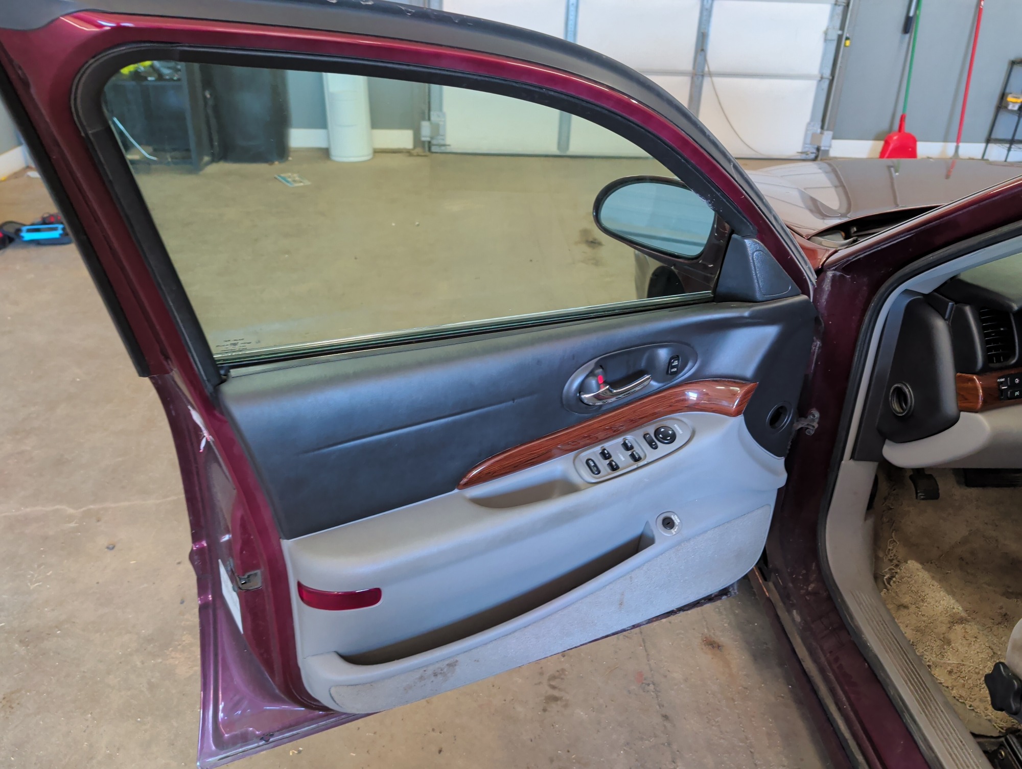 2005 buick lesabre custom with 143292 miles for sale near Elk River, Minnesota 106762_23_driver_door_panel.jpg