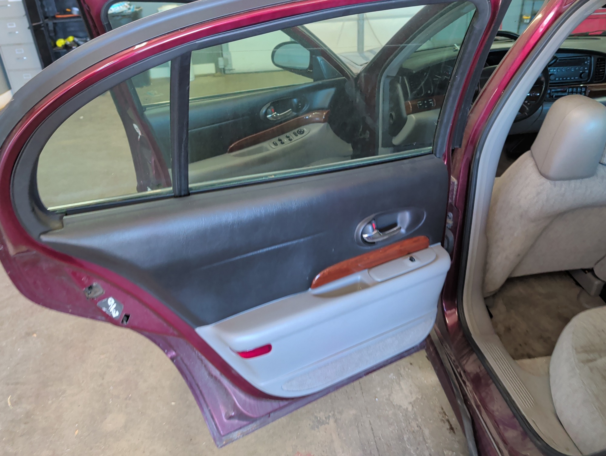 2005 buick lesabre custom with 143292 miles for sale near Elk River, Minnesota 106762_25_drv_rear_door_panel.jpg