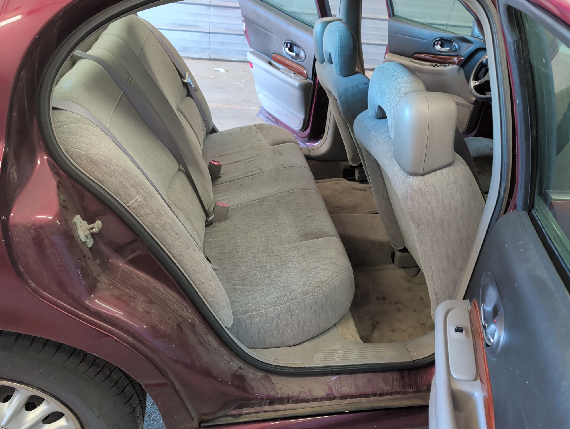 2005 buick lesabre custom with 143292 miles for sale near Elk River, Minnesota 106762_28_pass_rear_seat.jpg
