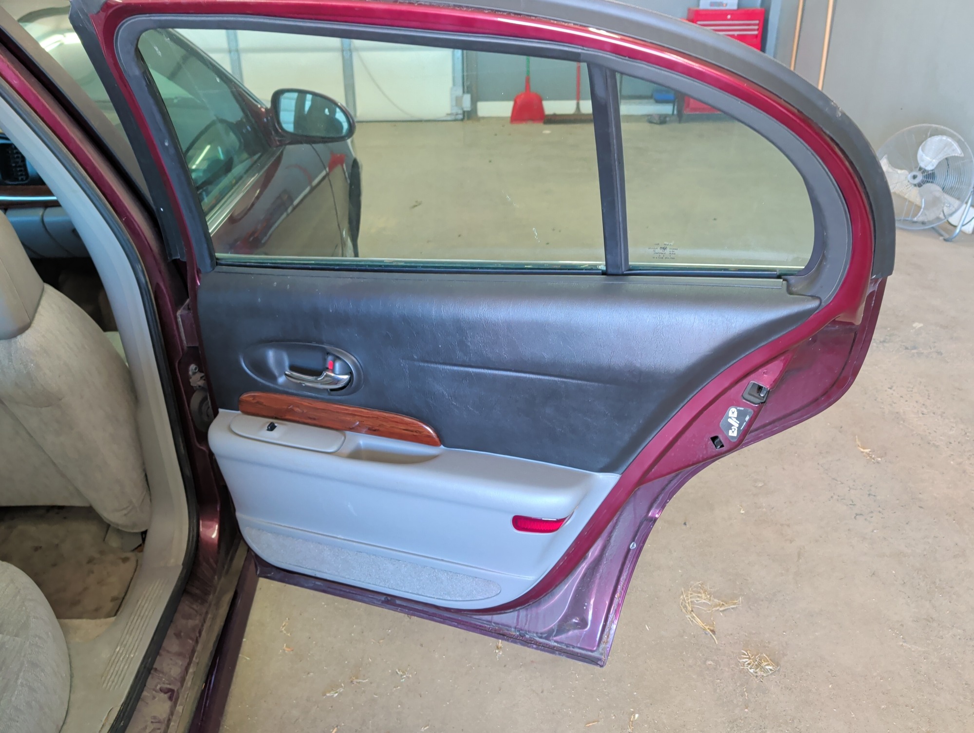 2005 buick lesabre custom with 143292 miles for sale near Elk River, Minnesota 106762_30_pass_rear_door_panel.jpg