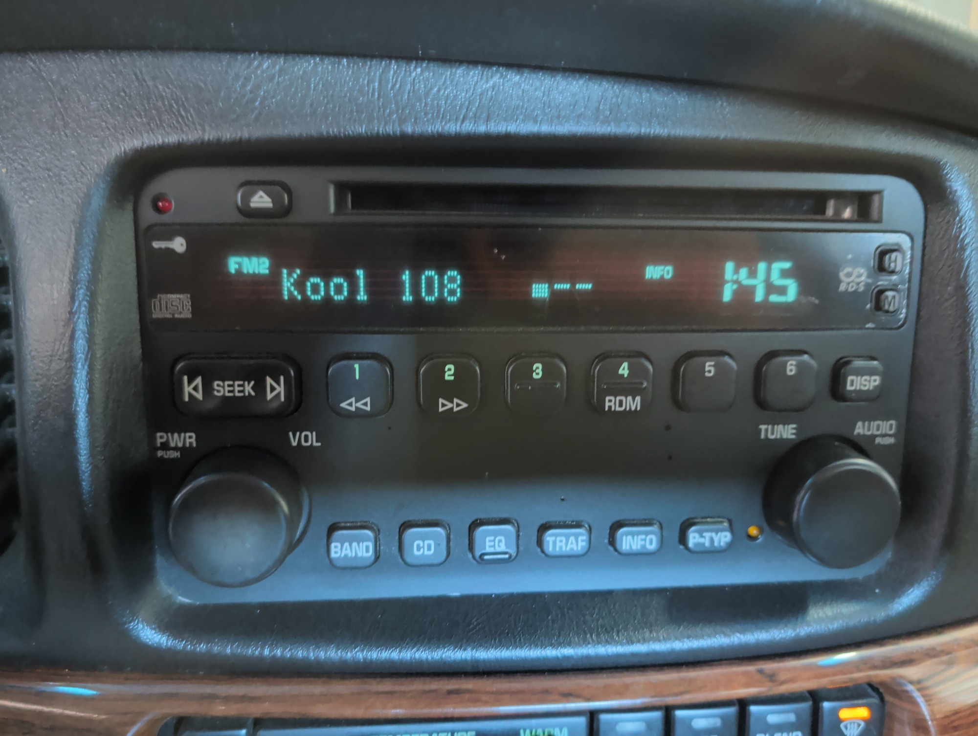 2005 buick lesabre custom with 143292 miles for sale near Elk River, Minnesota 106762_39_radio_closeup.jpg